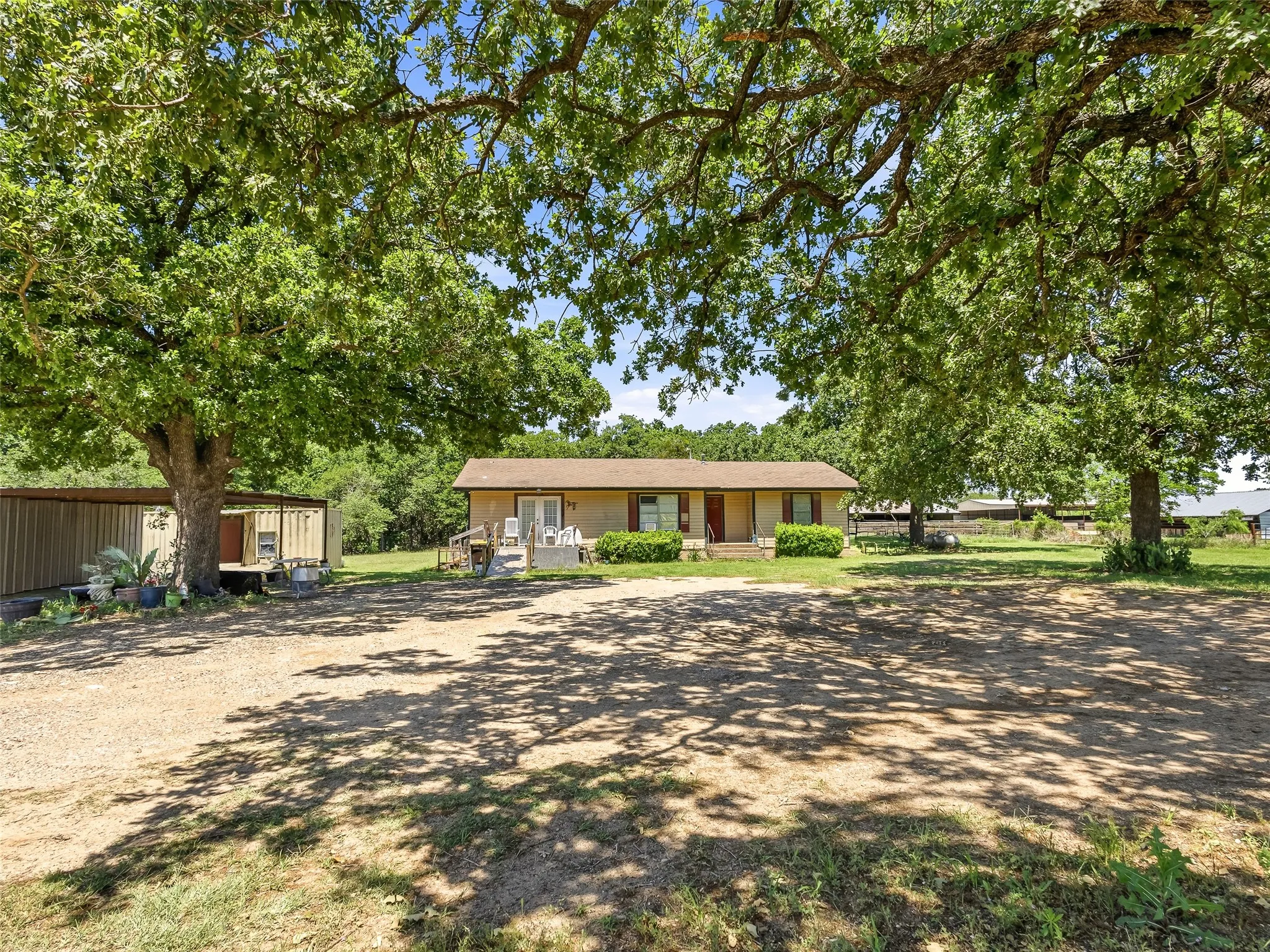 Single Family Residence For Sale in Erath County , 1336 County Road 563, Stephenville, Texas 76401, 3 Bedroom, 2 Bathroom, Garage spaces, 1,501 Sqft, built in 1988, mls#21258555, Real Estate Agent in Stephenville, Homes For Sale in Erath county, Homes For Sale in Stephenville, Realtor in Stephenville Texas, Real Estate Brokerage Independent Realty Texas, Luminita Cordes Realtor