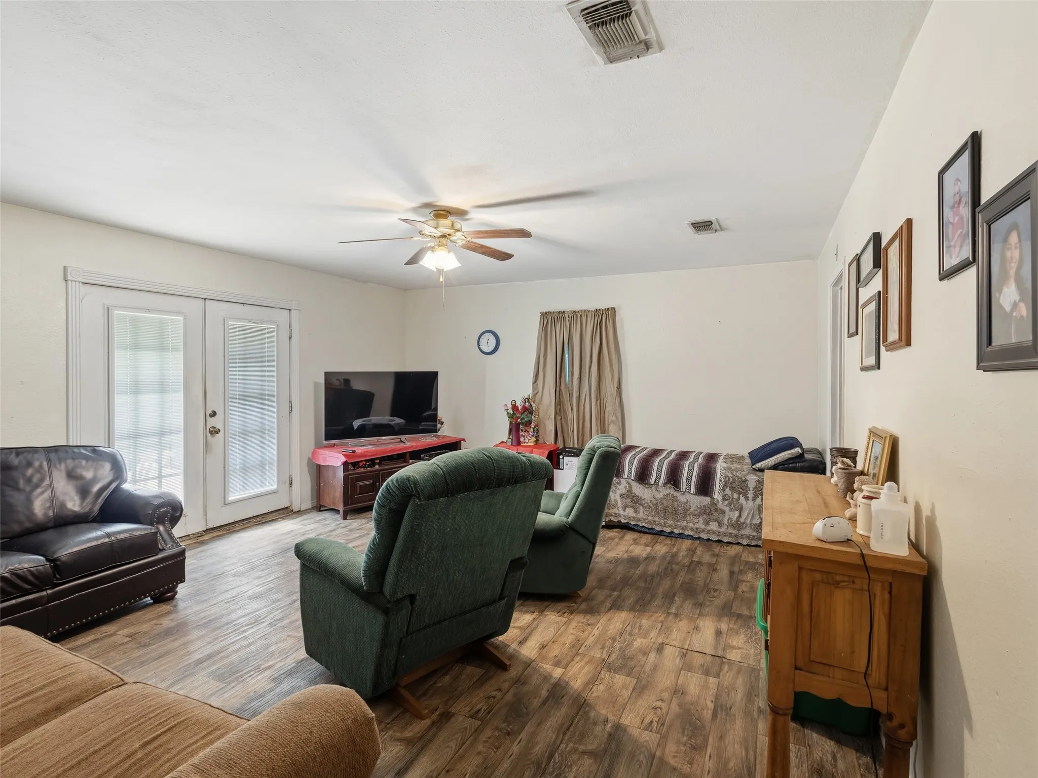 Single Family Residence For Sale in Erath County , 1336 County Road 563, Stephenville, Texas 76401, 3 Bedroom, 2 Bathroom, Garage spaces, 1,501 Sqft, built in 1988, mls#21258555, Real Estate Agent in Stephenville, Homes For Sale in Erath county, Homes For Sale in Stephenville, Realtor in Stephenville Texas, Real Estate Brokerage Independent Realty Texas, Luminita Cordes Realtor