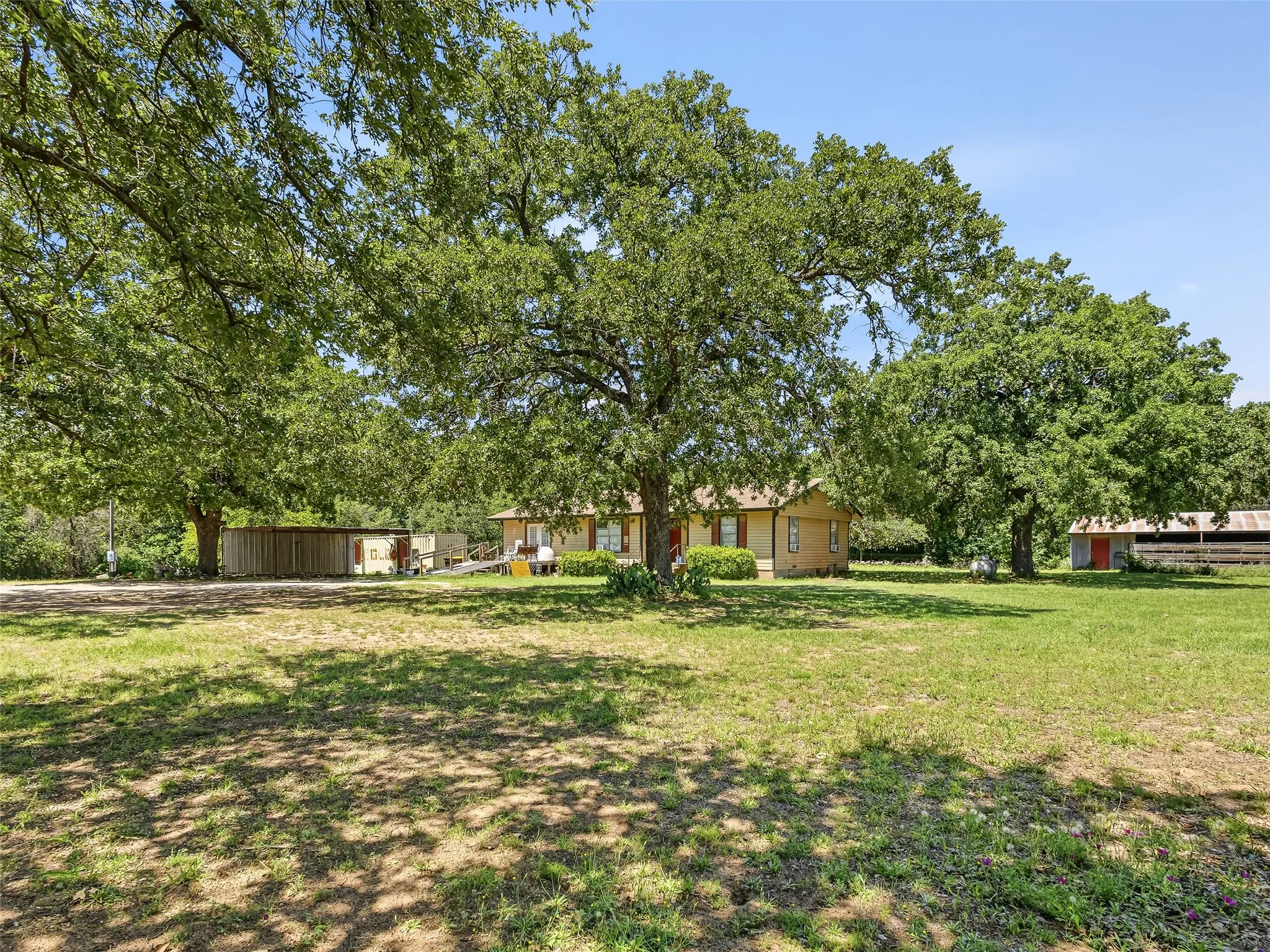 Single Family Residence For Sale in Erath County , 1336 County Road 563, Stephenville, Texas 76401, 3 Bedroom, 2 Bathroom, Garage spaces, 1,501 Sqft, built in 1988, mls#21258555, Real Estate Agent in Stephenville, Homes For Sale in Erath county, Homes For Sale in Stephenville, Realtor in Stephenville Texas, Real Estate Brokerage Independent Realty Texas, Luminita Cordes Realtor
