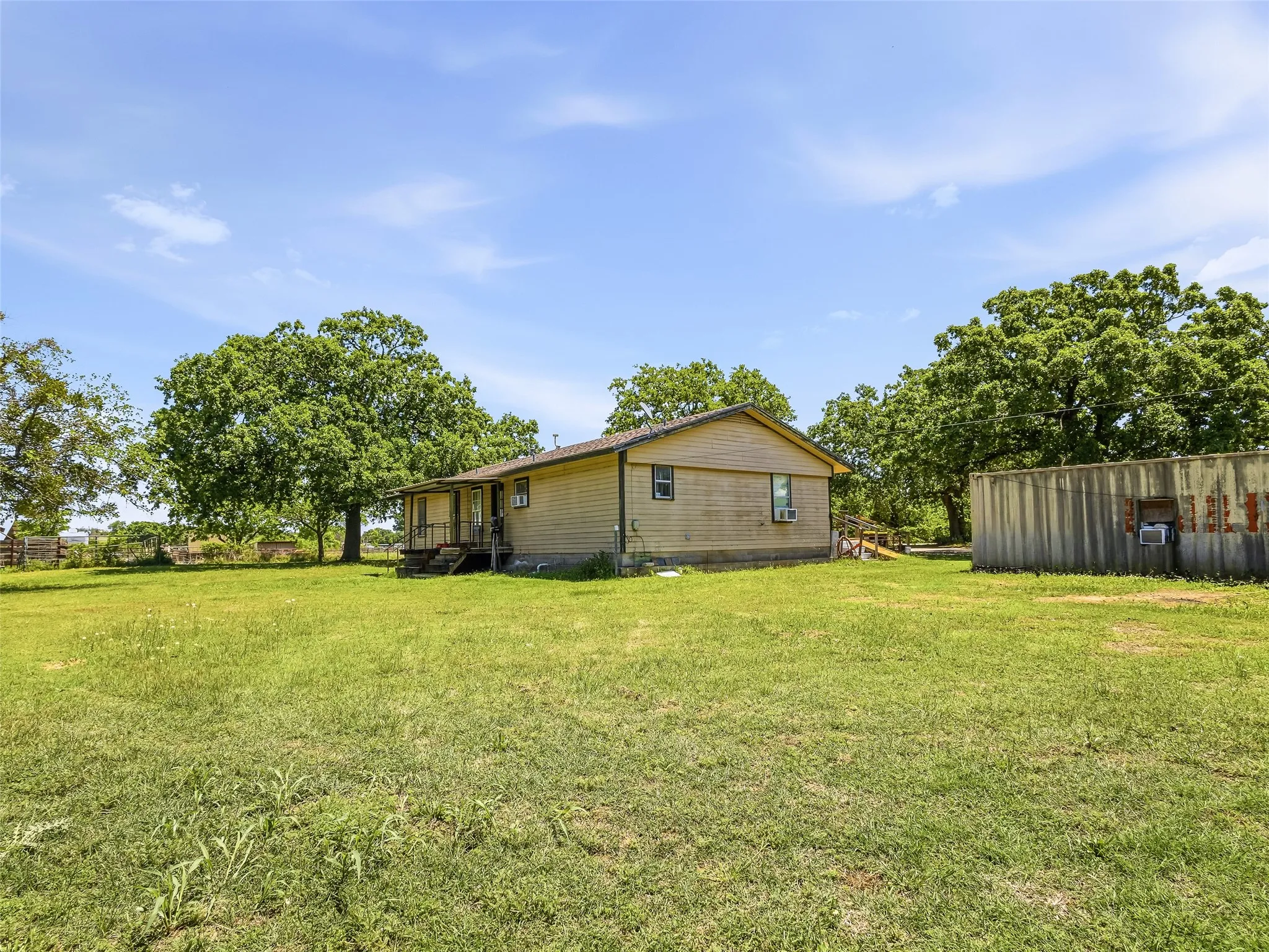 Single Family Residence For Sale in Erath County , 1336 County Road 563, Stephenville, Texas 76401, 3 Bedroom, 2 Bathroom, Garage spaces, 1,501 Sqft, built in 1988, mls#21258555, Real Estate Agent in Stephenville, Homes For Sale in Erath county, Homes For Sale in Stephenville, Realtor in Stephenville Texas, Real Estate Brokerage Independent Realty Texas, Luminita Cordes Realtor