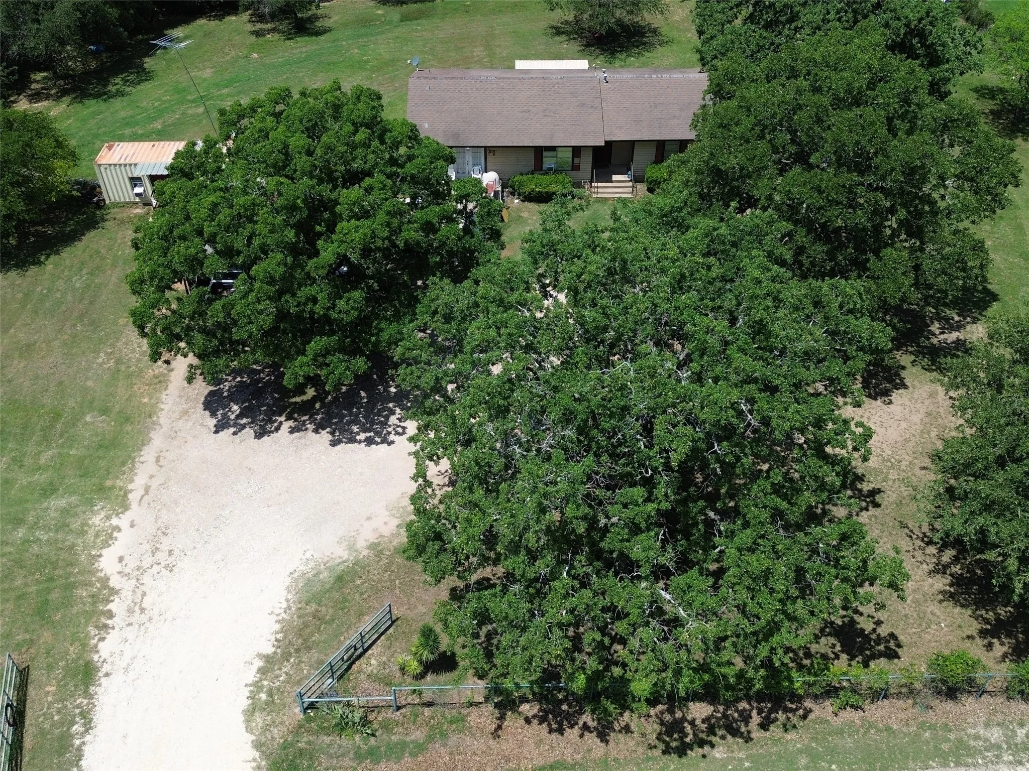 Single Family Residence For Sale in Erath County , 1336 County Road 563, Stephenville, Texas 76401, 3 Bedroom, 2 Bathroom, Garage spaces, 1,501 Sqft, built in 1988, mls#21258555, Real Estate Agent in Stephenville, Homes For Sale in Erath county, Homes For Sale in Stephenville, Realtor in Stephenville Texas, Real Estate Brokerage Independent Realty Texas, Luminita Cordes Realtor