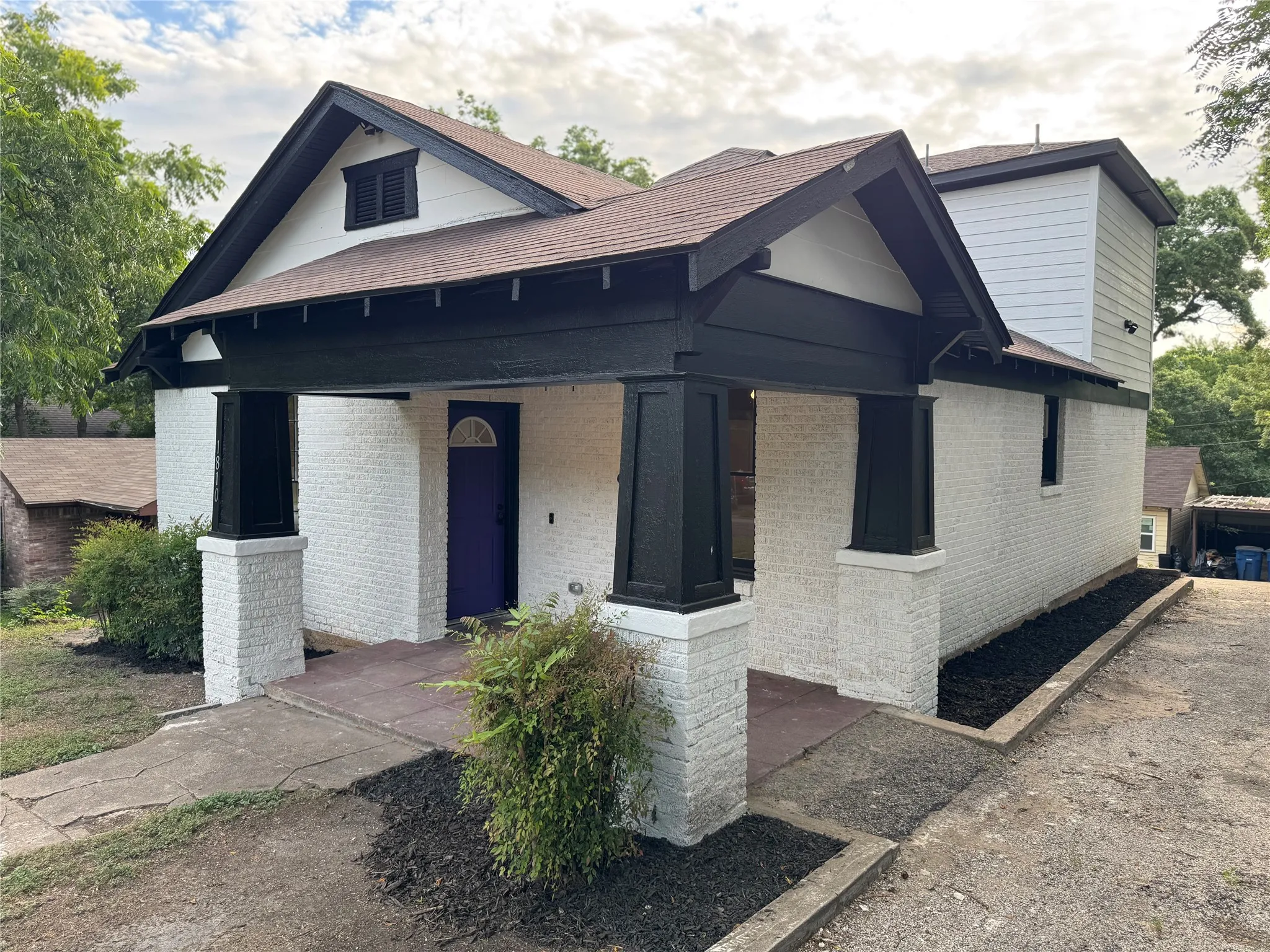 Single Family Residence For Rent in Dallas County , 1810 Ramsey Avenue, Dallas, Texas 75216, 3 Bedroom, 2 Bathroom, Garage spaces, 1,546 Sqft, built in 1922, Preowned, mls#21258586, Real Estate Agent in Dallas, Homes For Rent in Dallas county, Homes For Rent in Dallas, Realtor in Dallas Texas, Real Estate Brokerage Independent Realty Texas, Luminita Cordes Realtor
