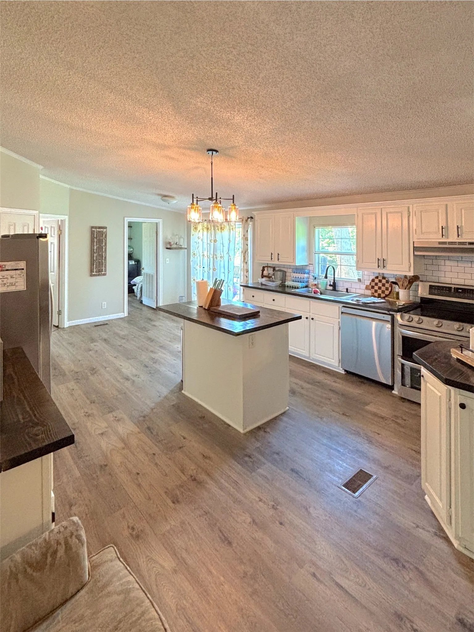 Manufactured Home For Sale in Smith County , 19792 Creekside Drive, Flint, Texas 75762, 4 Bedroom, 2 Bathroom, 2 Garage spaces, 2,059 Sqft, built in 1999, Unknown, mls#21258603, Real Estate Agent in Flint, Homes For Sale in Smith county, Homes For Sale in Flint, Realtor in Flint Texas, Real Estate Brokerage Independent Realty Texas, Luminita Cordes Realtor