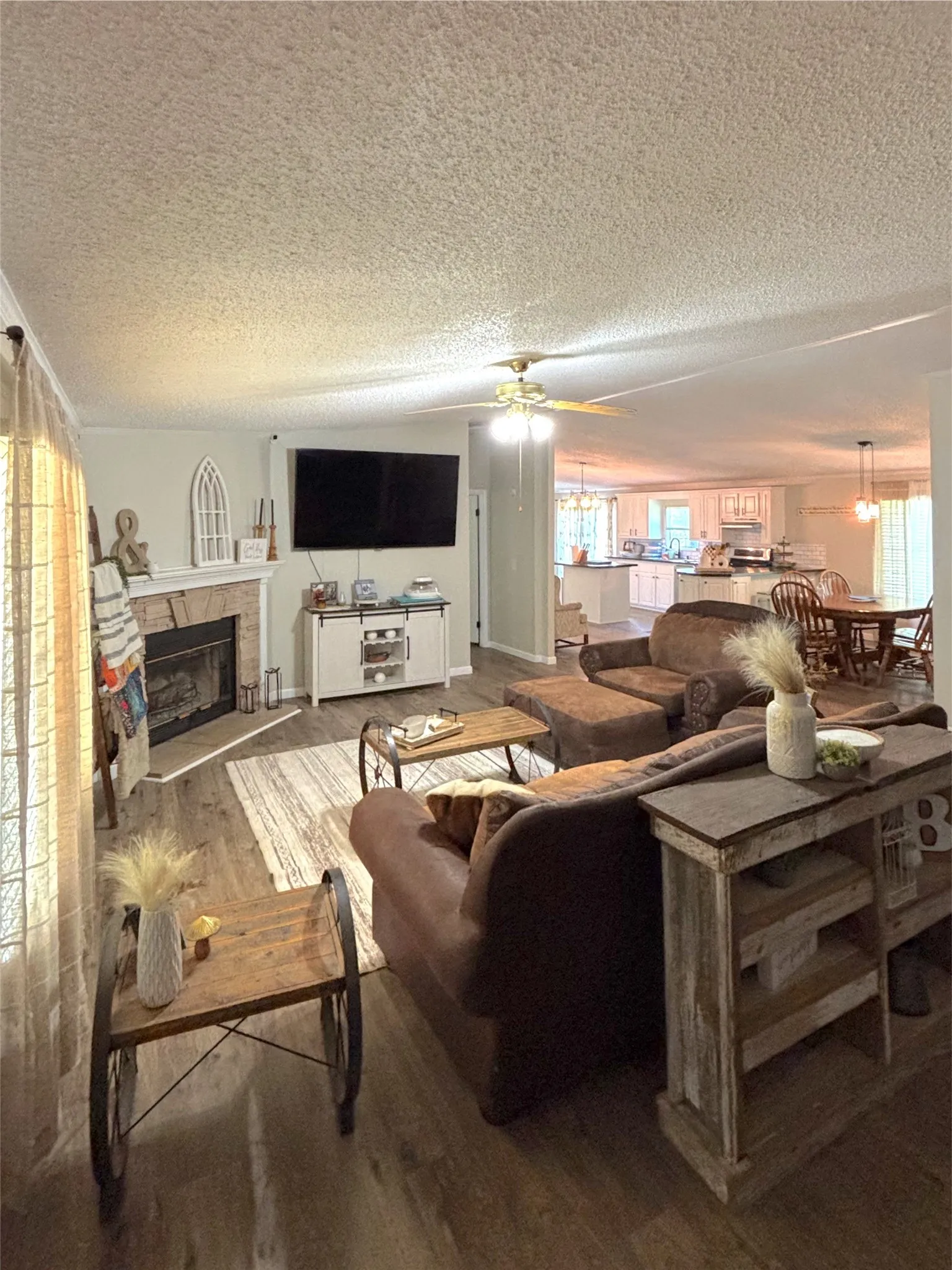 Manufactured Home For Sale in Smith County , 19792 Creekside Drive, Flint, Texas 75762, 4 Bedroom, 2 Bathroom, 2 Garage spaces, 2,059 Sqft, built in 1999, Unknown, mls#21258603, Real Estate Agent in Flint, Homes For Sale in Smith county, Homes For Sale in Flint, Realtor in Flint Texas, Real Estate Brokerage Independent Realty Texas, Luminita Cordes Realtor