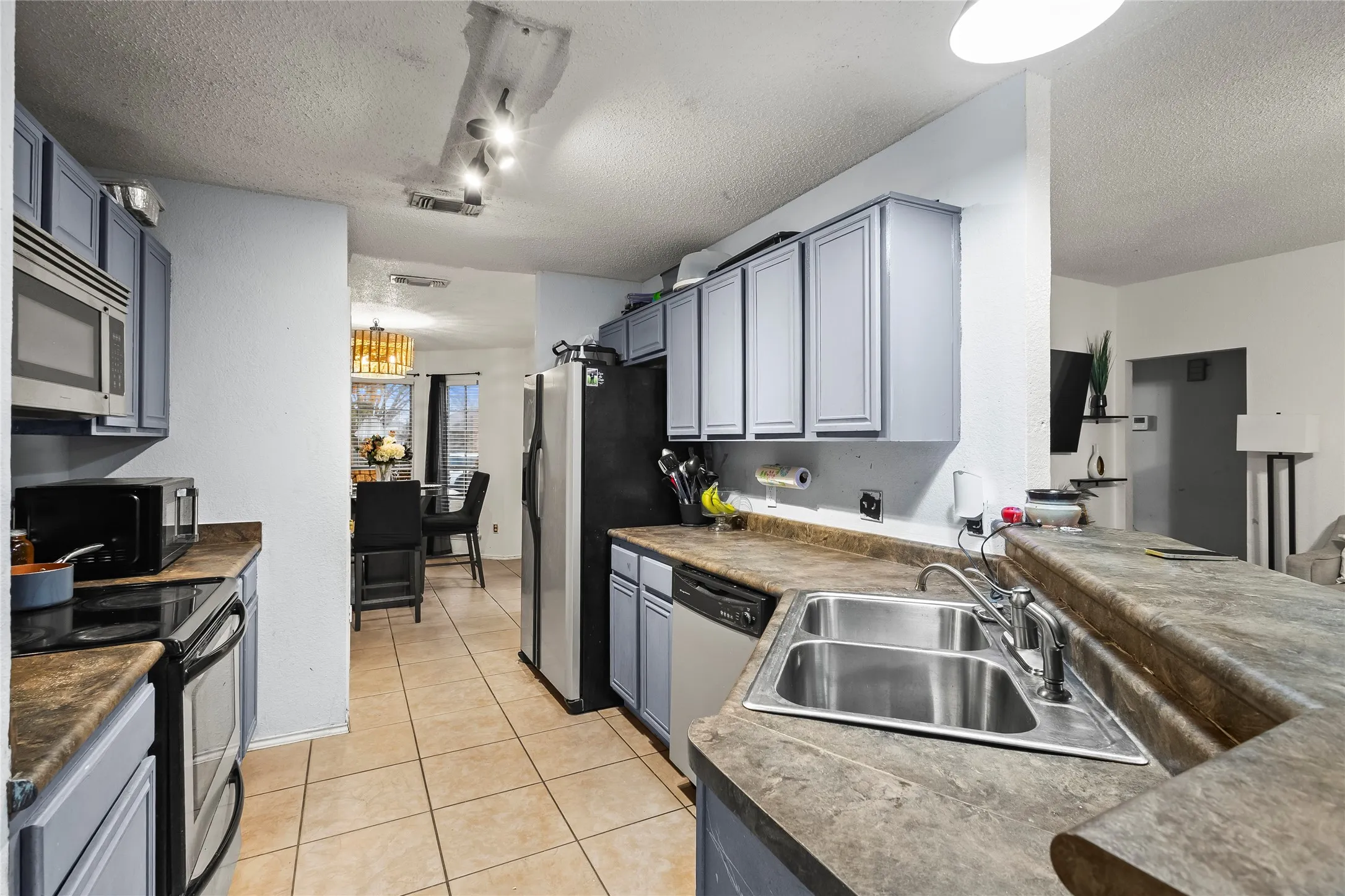Single Family Residence For Sale in Dallas County , 2831 Saint Johns Avenue, Lancaster, Texas 75146, 3 Bedroom, 2 Bathroom, 2 Garage spaces, 1,424 Sqft, built in 1996, mls#21258614, Real Estate Agent in Lancaster, Homes For Sale in Dallas county, Homes For Sale in Lancaster, Realtor in Lancaster Texas, Real Estate Brokerage Independent Realty Texas, Luminita Cordes Realtor