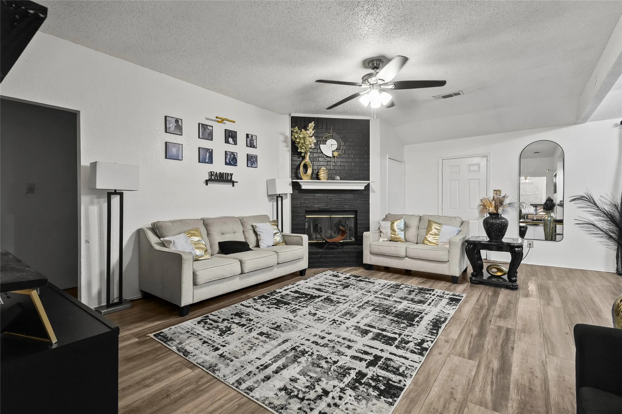 Single Family Residence For Sale in Dallas County , 2831 Saint Johns Avenue, Lancaster, Texas 75146, 3 Bedroom, 2 Bathroom, 2 Garage spaces, 1,424 Sqft, built in 1996, mls#21258614, Real Estate Agent in Lancaster, Homes For Sale in Dallas county, Homes For Sale in Lancaster, Realtor in Lancaster Texas, Real Estate Brokerage Independent Realty Texas, Luminita Cordes Realtor