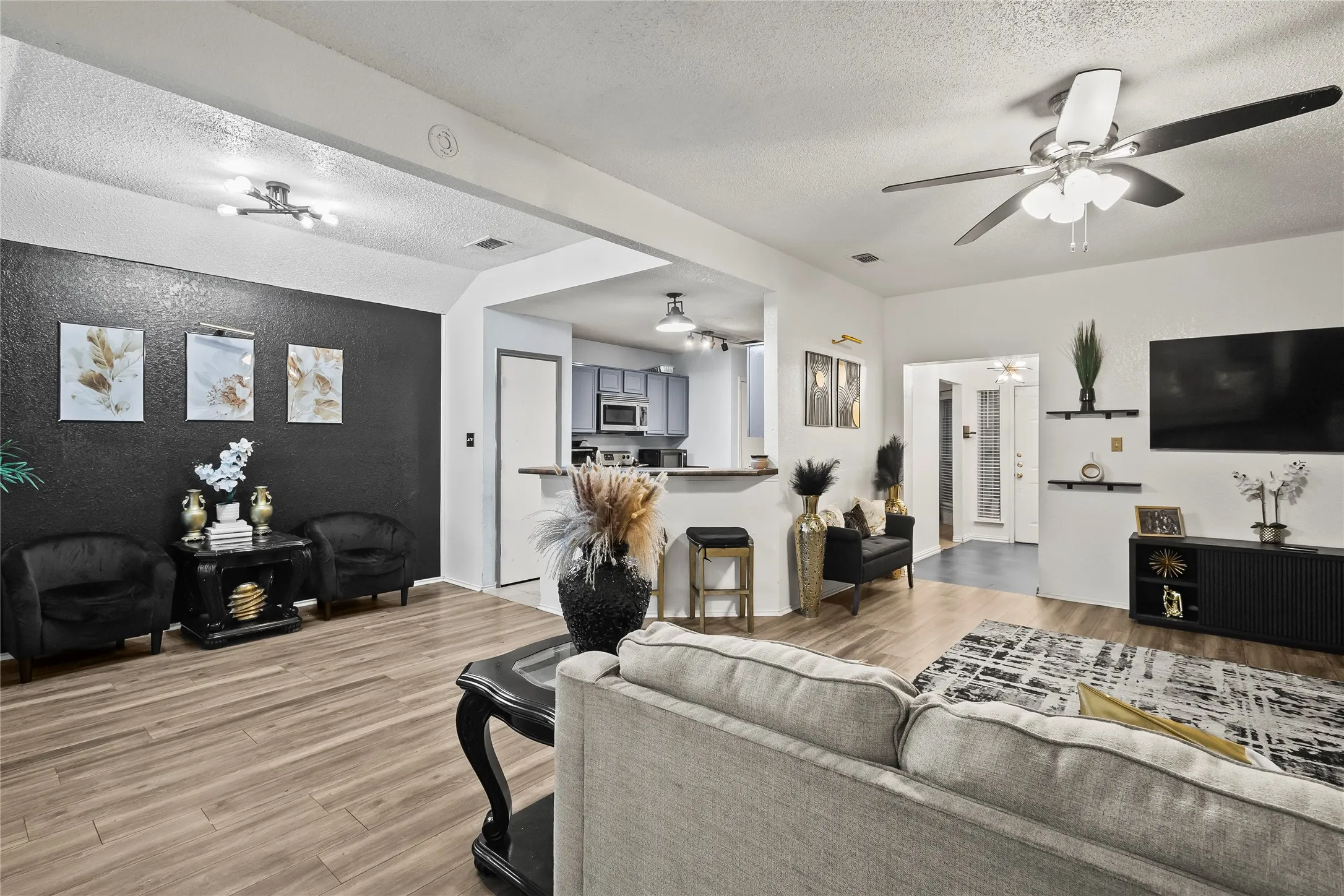 Single Family Residence For Sale in Dallas County , 2831 Saint Johns Avenue, Lancaster, Texas 75146, 3 Bedroom, 2 Bathroom, 2 Garage spaces, 1,424 Sqft, built in 1996, mls#21258614, Real Estate Agent in Lancaster, Homes For Sale in Dallas county, Homes For Sale in Lancaster, Realtor in Lancaster Texas, Real Estate Brokerage Independent Realty Texas, Luminita Cordes Realtor