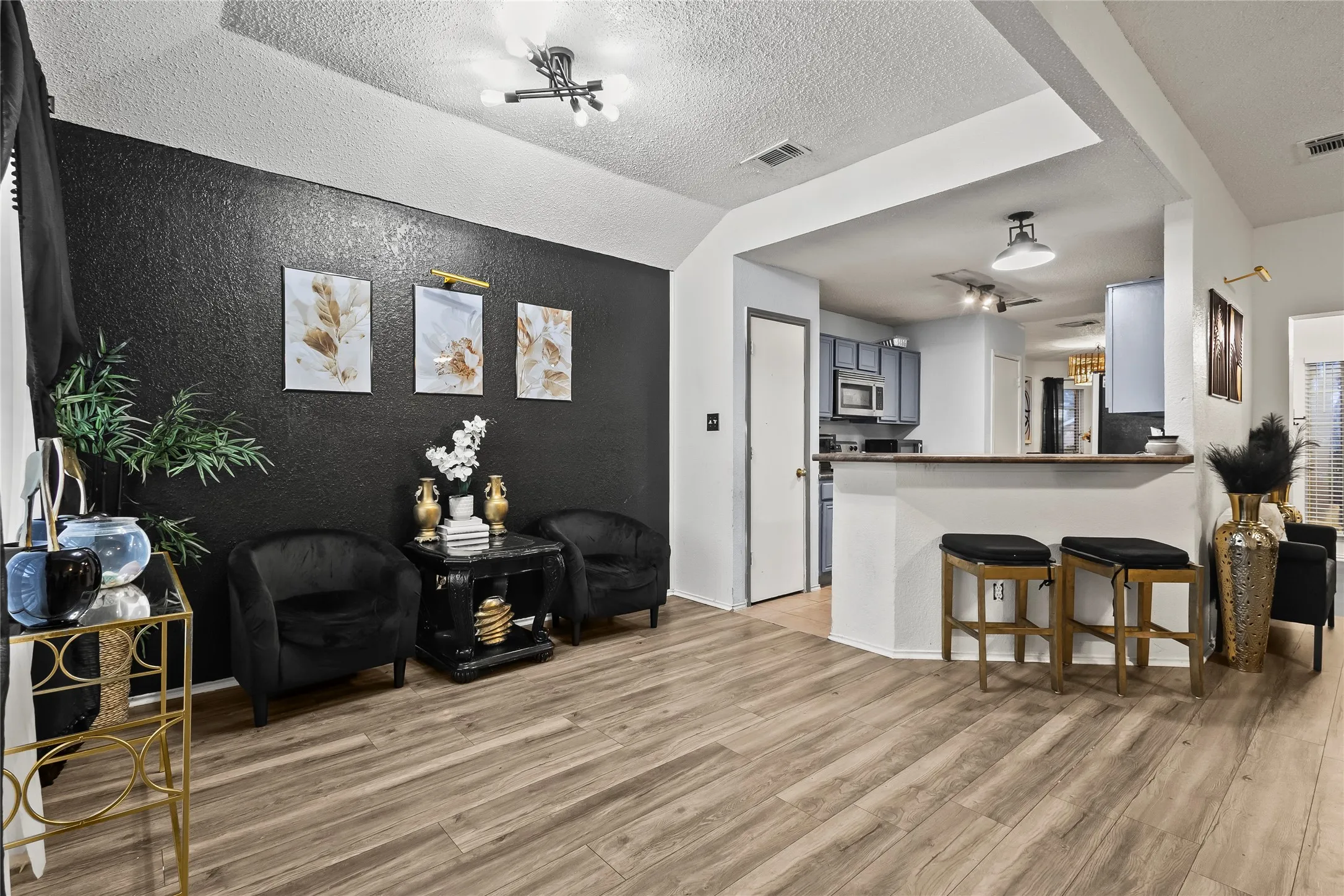Single Family Residence For Sale in Dallas County , 2831 Saint Johns Avenue, Lancaster, Texas 75146, 3 Bedroom, 2 Bathroom, 2 Garage spaces, 1,424 Sqft, built in 1996, mls#21258614, Real Estate Agent in Lancaster, Homes For Sale in Dallas county, Homes For Sale in Lancaster, Realtor in Lancaster Texas, Real Estate Brokerage Independent Realty Texas, Luminita Cordes Realtor