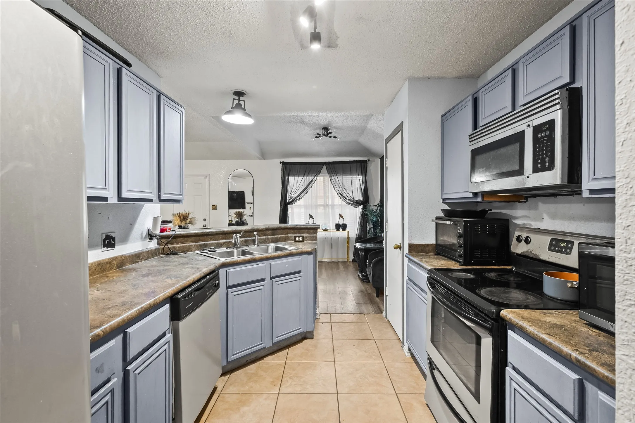 Single Family Residence For Sale in Dallas County , 2831 Saint Johns Avenue, Lancaster, Texas 75146, 3 Bedroom, 2 Bathroom, 2 Garage spaces, 1,424 Sqft, built in 1996, mls#21258614, Real Estate Agent in Lancaster, Homes For Sale in Dallas county, Homes For Sale in Lancaster, Realtor in Lancaster Texas, Real Estate Brokerage Independent Realty Texas, Luminita Cordes Realtor