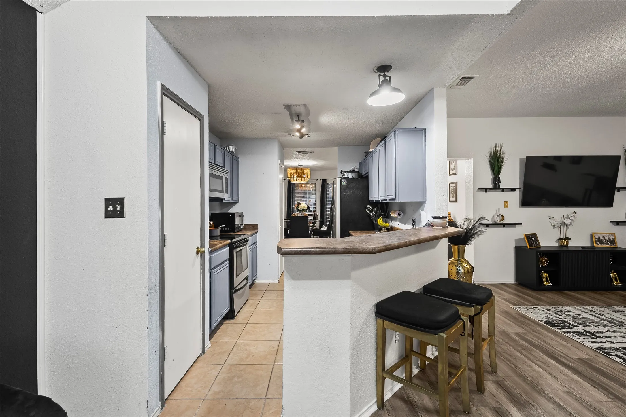 Single Family Residence For Sale in Dallas County , 2831 Saint Johns Avenue, Lancaster, Texas 75146, 3 Bedroom, 2 Bathroom, 2 Garage spaces, 1,424 Sqft, built in 1996, mls#21258614, Real Estate Agent in Lancaster, Homes For Sale in Dallas county, Homes For Sale in Lancaster, Realtor in Lancaster Texas, Real Estate Brokerage Independent Realty Texas, Luminita Cordes Realtor