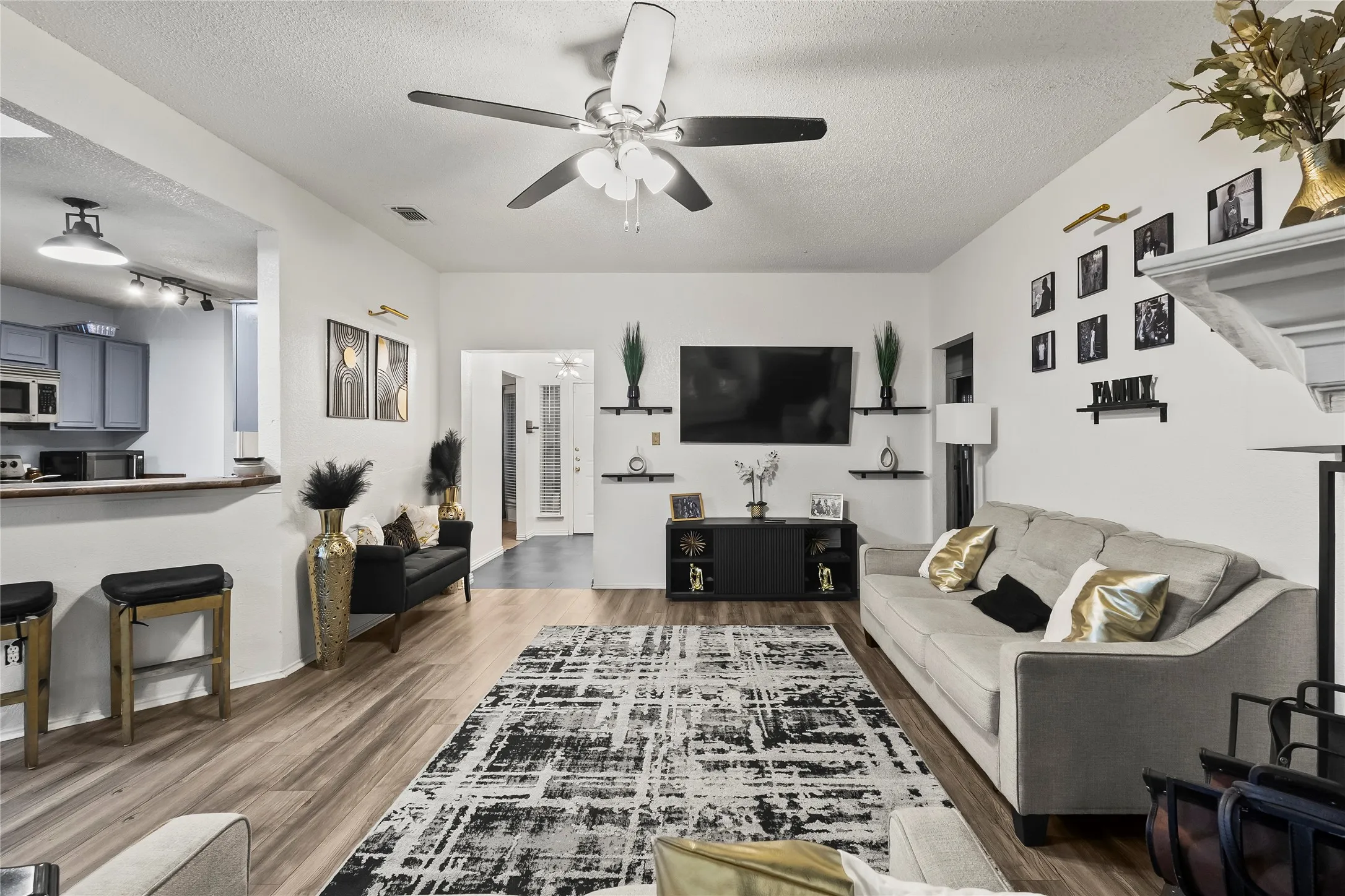 Single Family Residence For Sale in Dallas County , 2831 Saint Johns Avenue, Lancaster, Texas 75146, 3 Bedroom, 2 Bathroom, 2 Garage spaces, 1,424 Sqft, built in 1996, mls#21258614, Real Estate Agent in Lancaster, Homes For Sale in Dallas county, Homes For Sale in Lancaster, Realtor in Lancaster Texas, Real Estate Brokerage Independent Realty Texas, Luminita Cordes Realtor