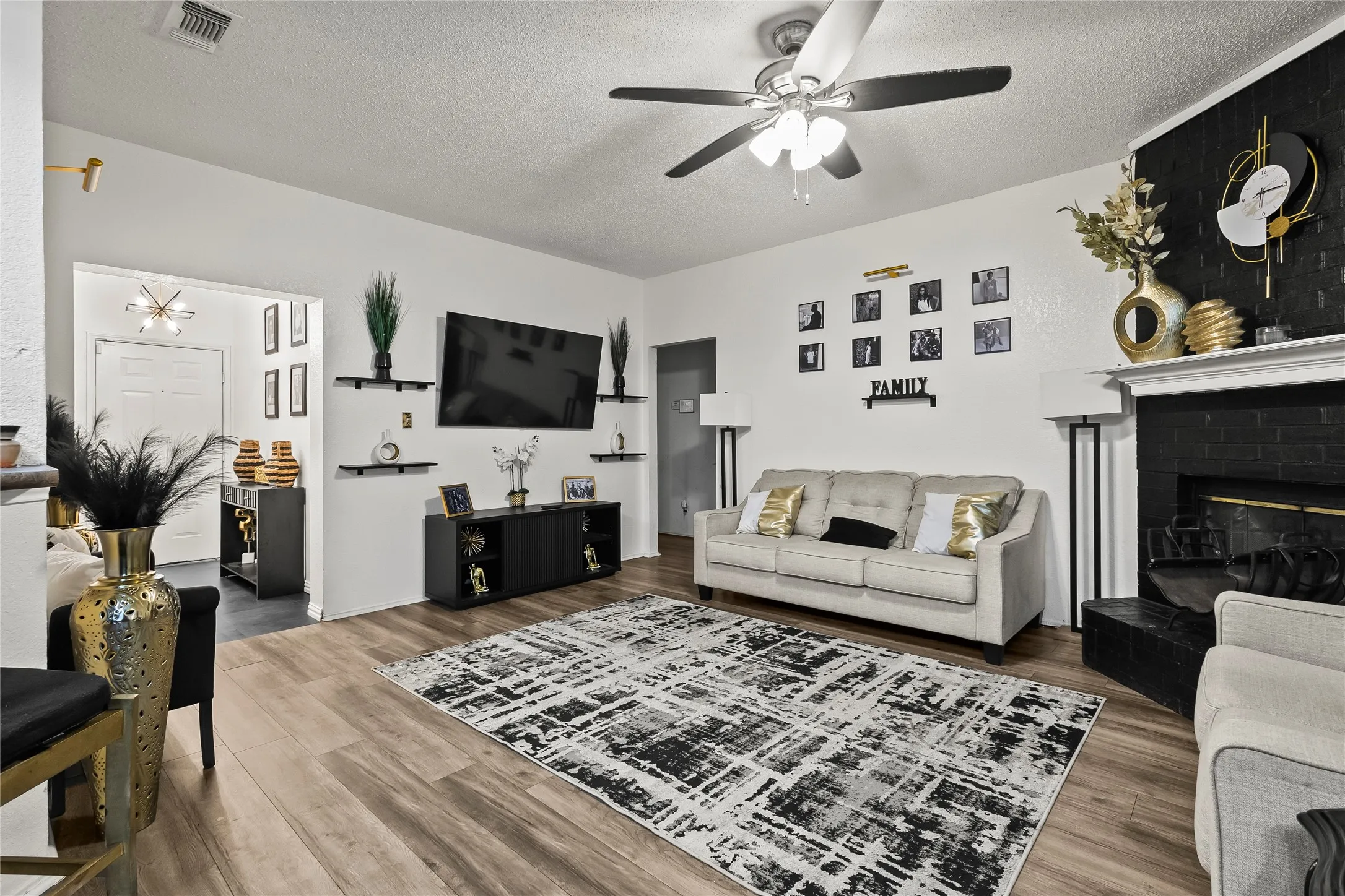Single Family Residence For Sale in Dallas County , 2831 Saint Johns Avenue, Lancaster, Texas 75146, 3 Bedroom, 2 Bathroom, 2 Garage spaces, 1,424 Sqft, built in 1996, mls#21258614, Real Estate Agent in Lancaster, Homes For Sale in Dallas county, Homes For Sale in Lancaster, Realtor in Lancaster Texas, Real Estate Brokerage Independent Realty Texas, Luminita Cordes Realtor