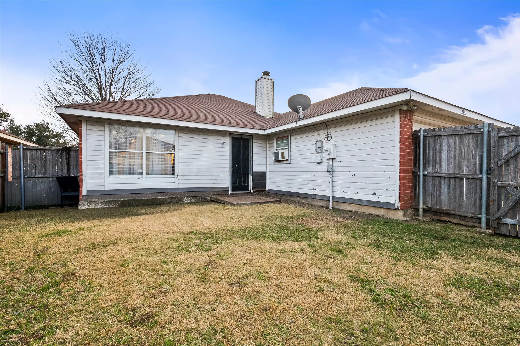 Single Family Residence For Sale in Dallas County , 2831 Saint Johns Avenue, Lancaster, Texas 75146, 3 Bedroom, 2 Bathroom, 2 Garage spaces, 1,424 Sqft, built in 1996, mls#21258614, Real Estate Agent in Lancaster, Homes For Sale in Dallas county, Homes For Sale in Lancaster, Realtor in Lancaster Texas, Real Estate Brokerage Independent Realty Texas, Luminita Cordes Realtor