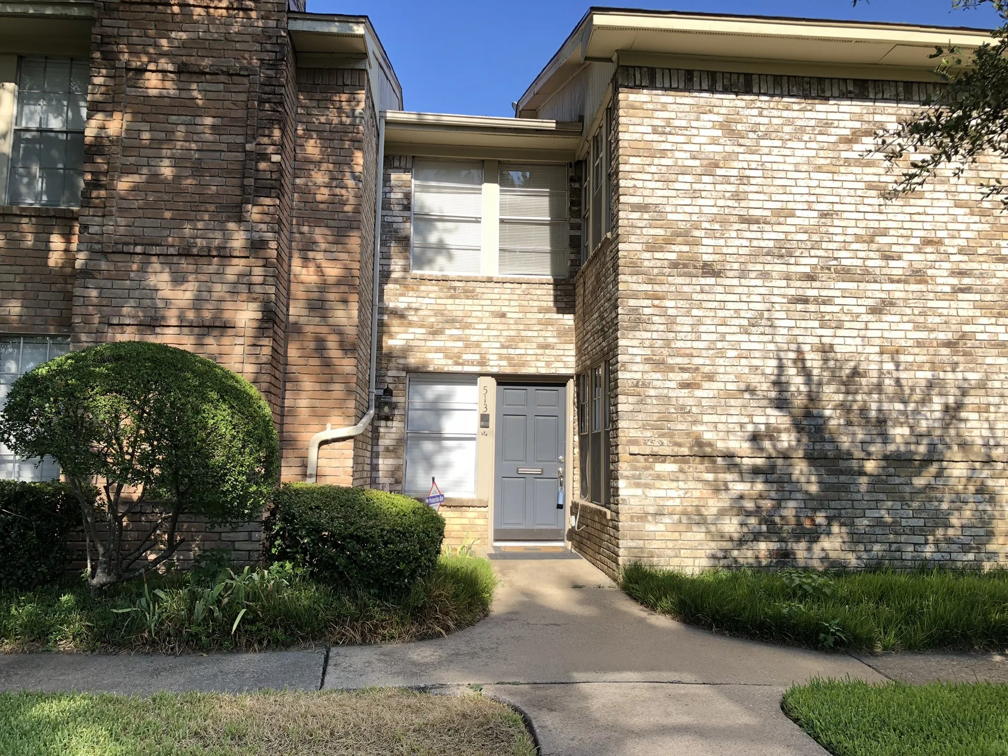 Townhouse For Sale in Dallas County , 513 Towne House Lane, Richardson, Texas 75081, 3 Bedroom, 3 Bathroom, Garage spaces, 1,817 Sqft, built in 1973, Preowned, mls#21258619, Real Estate Agent in Richardson, Homes For Sale in Dallas county, Homes For Sale in Richardson, Realtor in Richardson Texas, Real Estate Brokerage Independent Realty Texas, Luminita Cordes Realtor