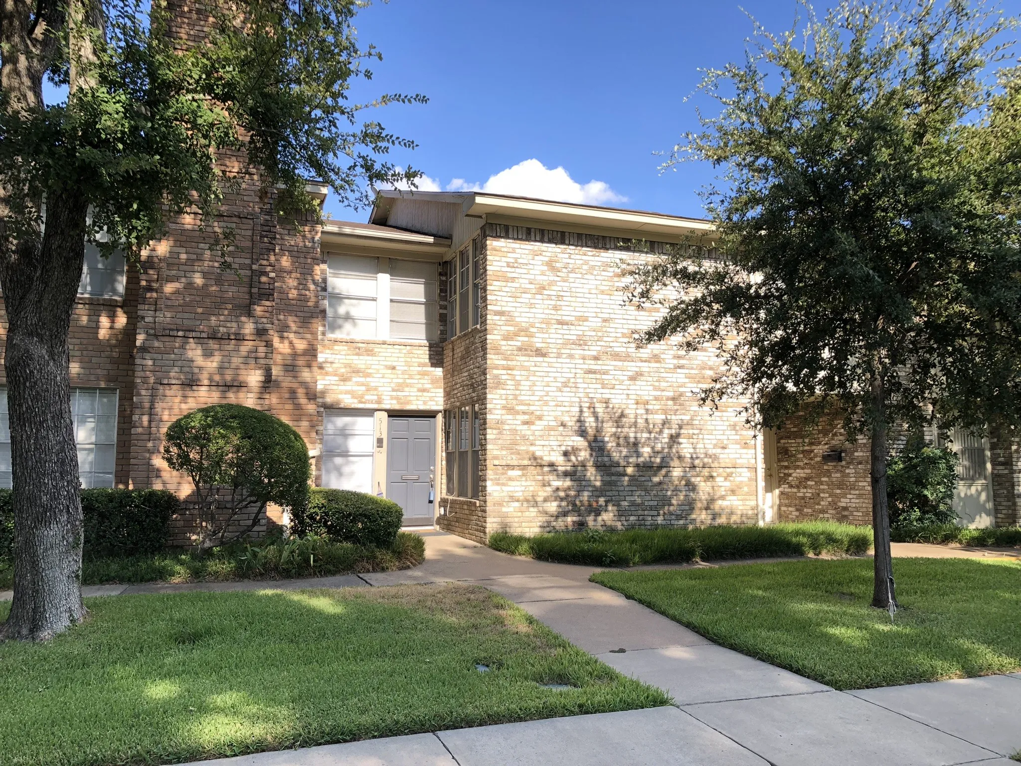 Townhouse For Sale in Dallas County , 513 Towne House Lane, Richardson, Texas 75081, 3 Bedroom, 3 Bathroom, Garage spaces, 1,817 Sqft, built in 1973, Preowned, mls#21258619, Real Estate Agent in Richardson, Homes For Sale in Dallas county, Homes For Sale in Richardson, Realtor in Richardson Texas, Real Estate Brokerage Independent Realty Texas, Luminita Cordes Realtor