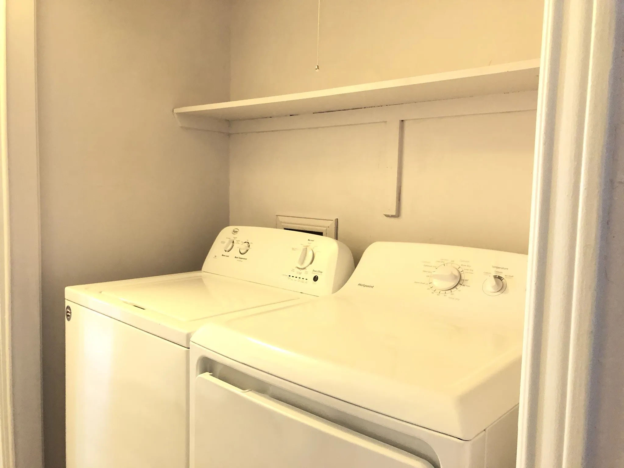 Townhouse For Sale in Dallas County , 513 Towne House Lane, Richardson, Texas 75081, 3 Bedroom, 3 Bathroom, Garage spaces, 1,817 Sqft, built in 1973, Preowned, mls#21258619, Real Estate Agent in Richardson, Homes For Sale in Dallas county, Homes For Sale in Richardson, Realtor in Richardson Texas, Real Estate Brokerage Independent Realty Texas, Luminita Cordes Realtor