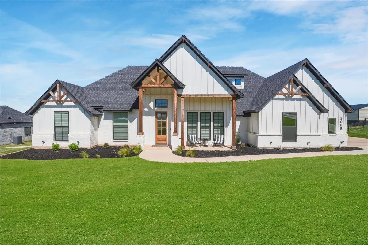 Single Family Residence For Sale in Parker County , 3008 Westfork Way, Springtown, Texas 76082, 4 Bedroom, 3 Bathroom, 3 Garage spaces, 2,538 Sqft, built in 2023, mls#21258314, Real Estate Agent in Springtown, Homes For Sale in Parker county, Homes For Sale in Springtown, Realtor in Springtown Texas, Real Estate Brokerage Independent Realty Texas, Luminita Cordes Realtor