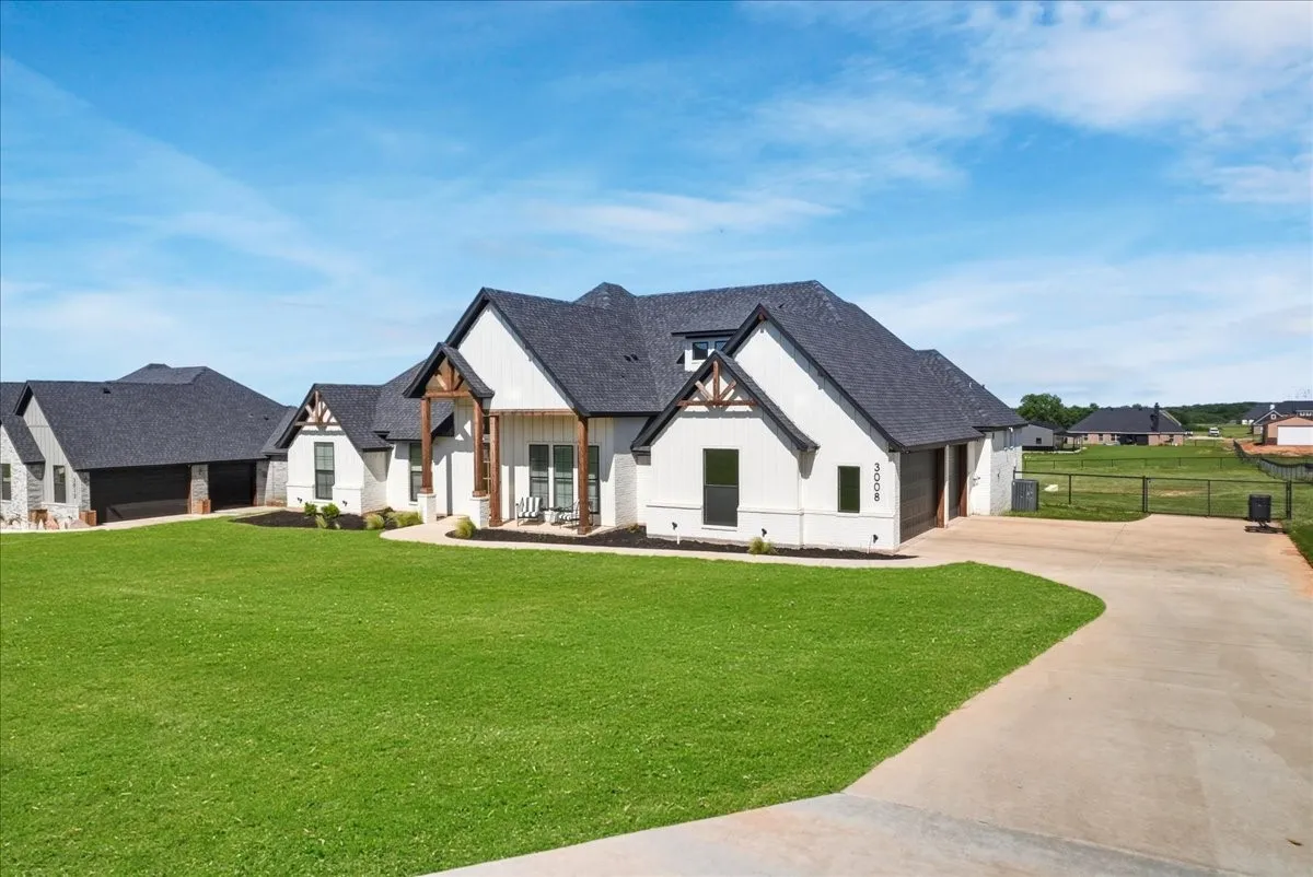 Single Family Residence For Sale in Parker County , 3008 Westfork Way, Springtown, Texas 76082, 4 Bedroom, 3 Bathroom, 3 Garage spaces, 2,538 Sqft, built in 2023, mls#21258314, Real Estate Agent in Springtown, Homes For Sale in Parker county, Homes For Sale in Springtown, Realtor in Springtown Texas, Real Estate Brokerage Independent Realty Texas, Luminita Cordes Realtor