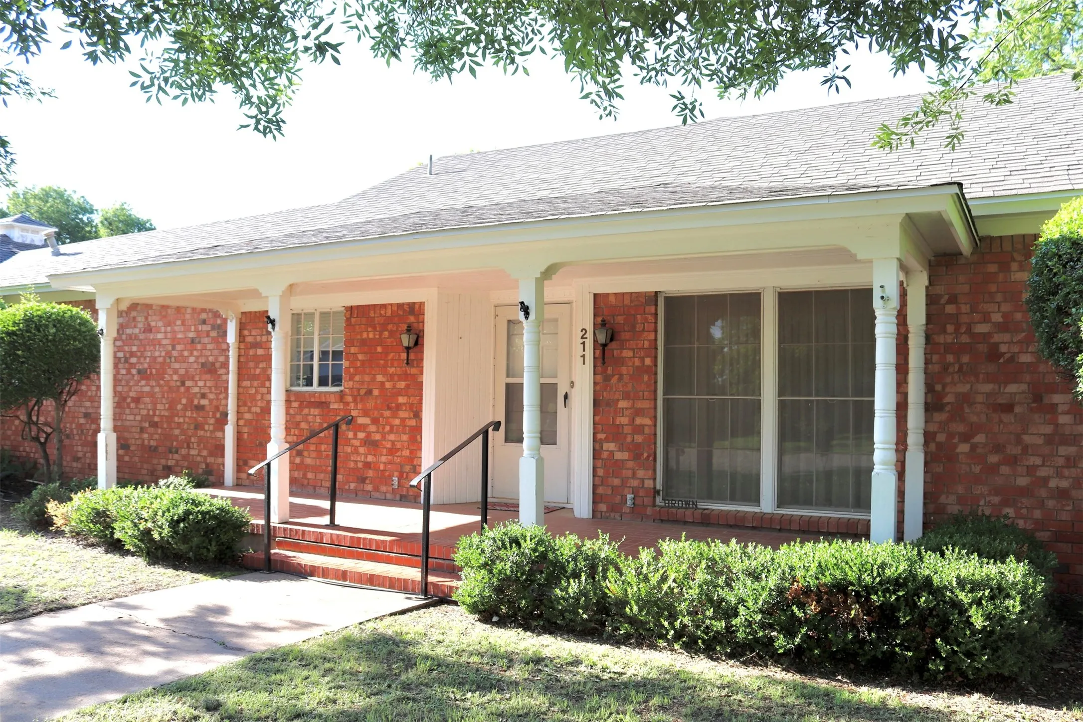 Single Family Residence For Sale in Runnels County , 211 Spill Street, Winters, Texas 79567, 3 Bedroom, 2 Bathroom, 2 Garage spaces, 2,812 Sqft, built in 1975, mls#21258621, Real Estate Agent in Winters, Homes For Sale in Runnels county, Homes For Sale in Winters, Realtor in Winters Texas, Real Estate Brokerage Independent Realty Texas, Luminita Cordes Realtor