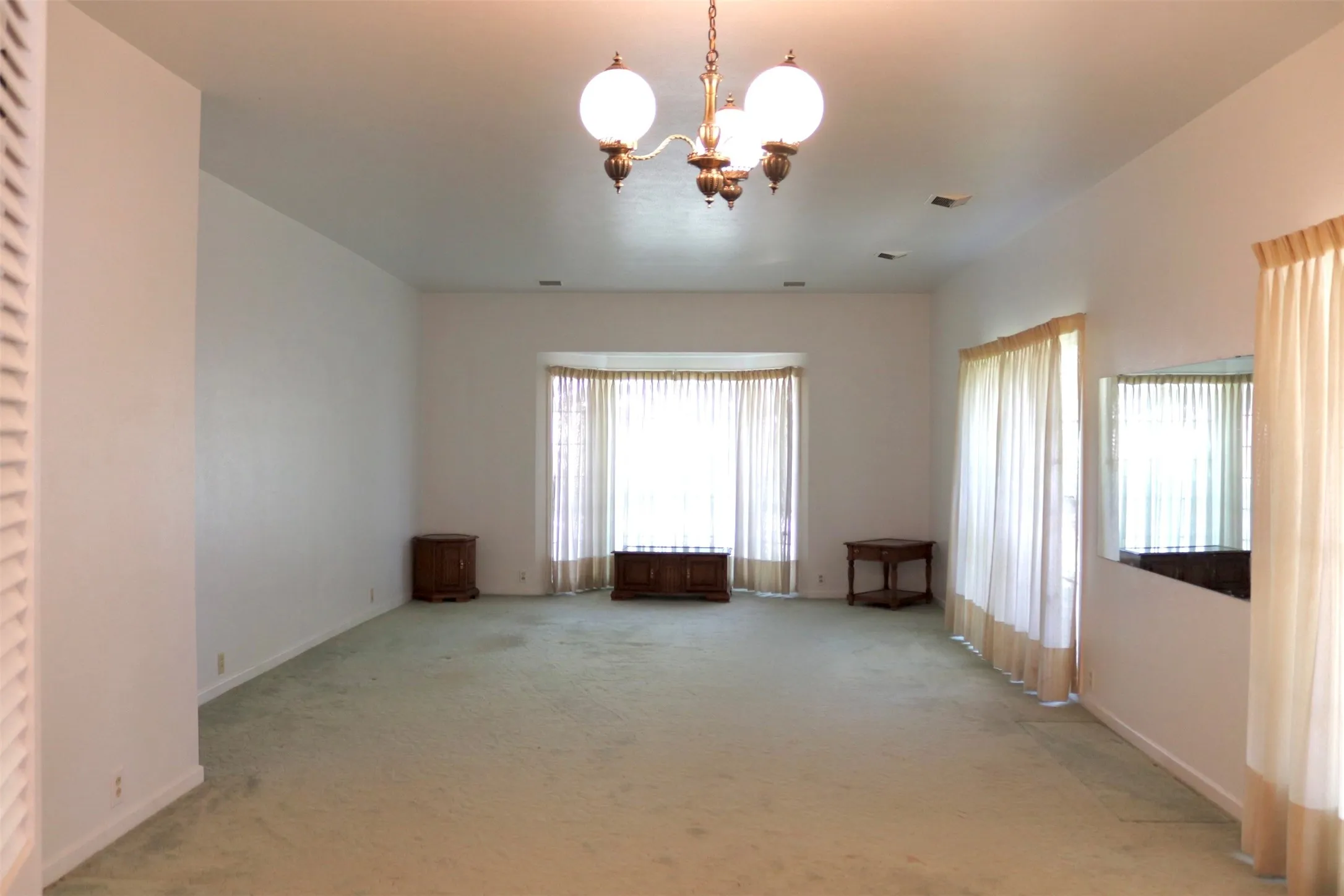 Single Family Residence For Sale in Runnels County , 211 Spill Street, Winters, Texas 79567, 3 Bedroom, 2 Bathroom, 2 Garage spaces, 2,812 Sqft, built in 1975, mls#21258621, Real Estate Agent in Winters, Homes For Sale in Runnels county, Homes For Sale in Winters, Realtor in Winters Texas, Real Estate Brokerage Independent Realty Texas, Luminita Cordes Realtor