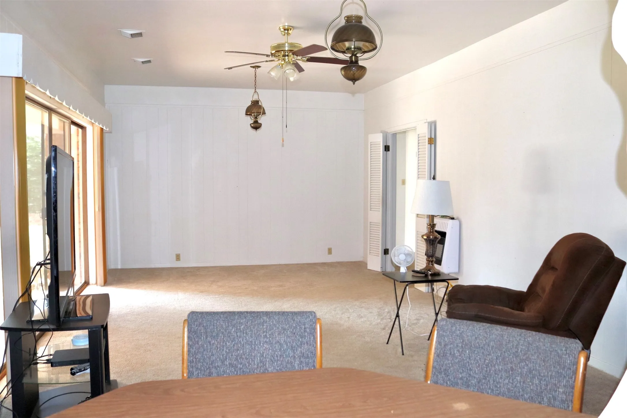 Single Family Residence For Sale in Runnels County , 211 Spill Street, Winters, Texas 79567, 3 Bedroom, 2 Bathroom, 2 Garage spaces, 2,812 Sqft, built in 1975, mls#21258621, Real Estate Agent in Winters, Homes For Sale in Runnels county, Homes For Sale in Winters, Realtor in Winters Texas, Real Estate Brokerage Independent Realty Texas, Luminita Cordes Realtor