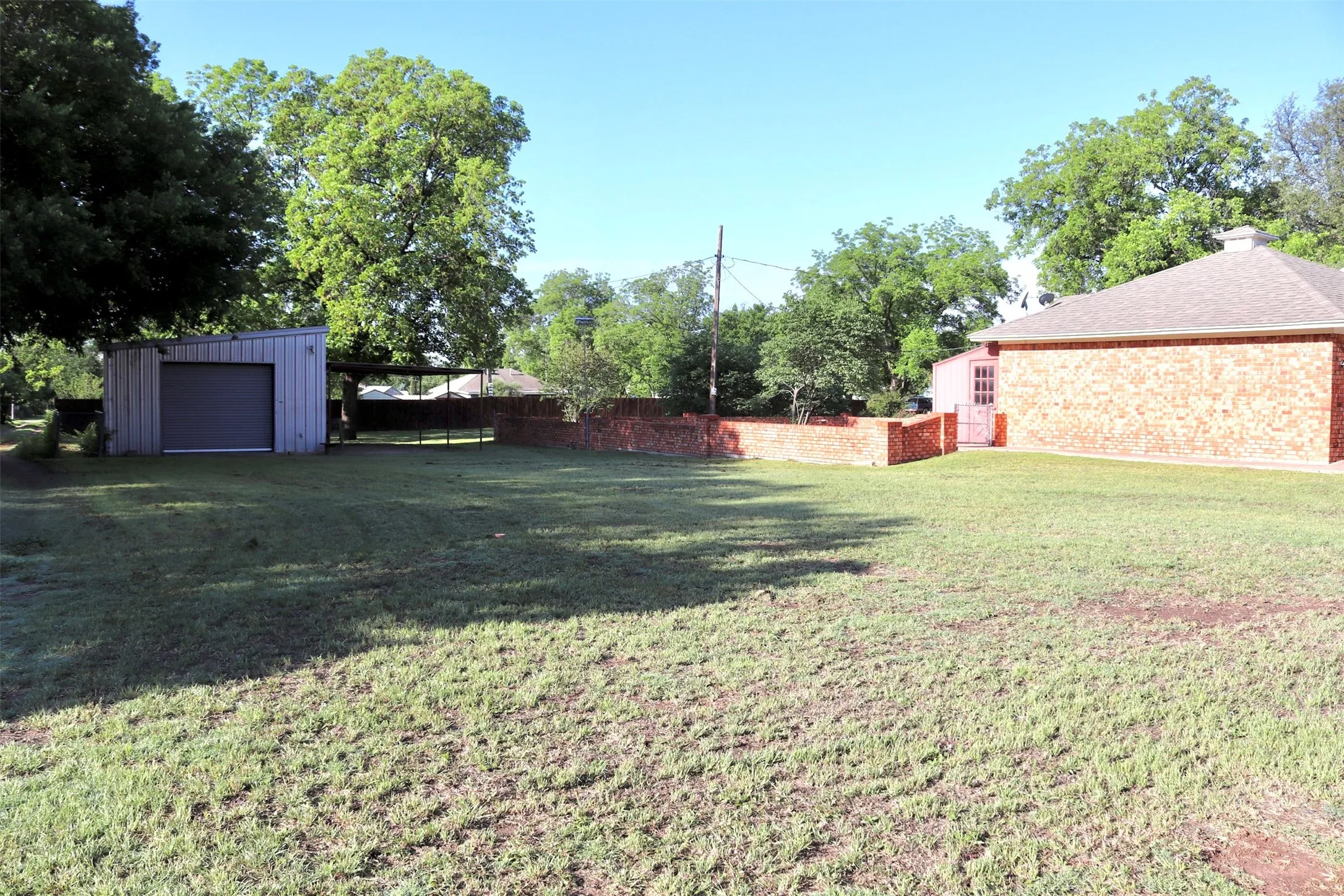 Single Family Residence For Sale in Runnels County , 211 Spill Street, Winters, Texas 79567, 3 Bedroom, 2 Bathroom, 2 Garage spaces, 2,812 Sqft, built in 1975, mls#21258621, Real Estate Agent in Winters, Homes For Sale in Runnels county, Homes For Sale in Winters, Realtor in Winters Texas, Real Estate Brokerage Independent Realty Texas, Luminita Cordes Realtor