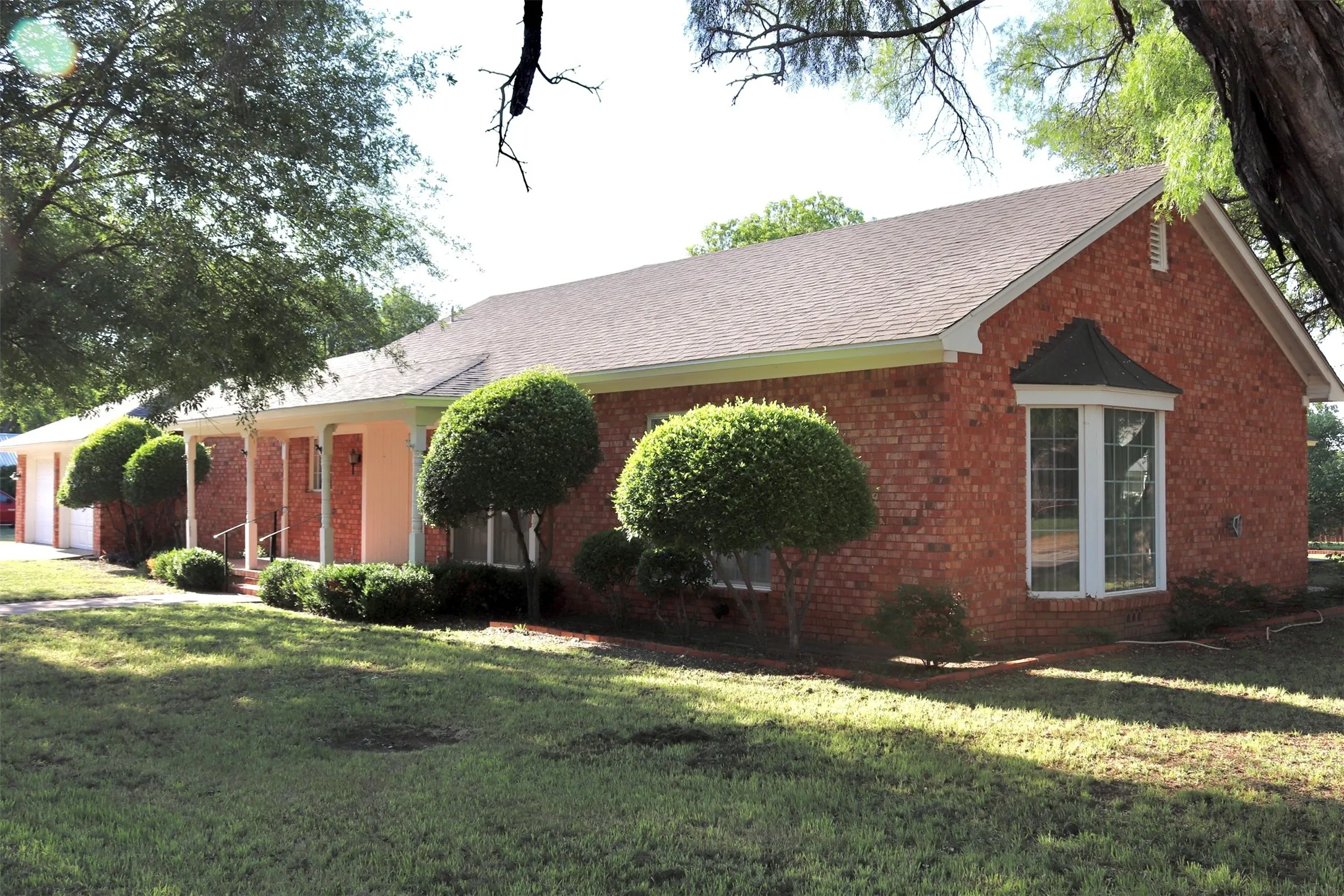 Single Family Residence For Sale in Runnels County , 211 Spill Street, Winters, Texas 79567, 3 Bedroom, 2 Bathroom, 2 Garage spaces, 2,812 Sqft, built in 1975, mls#21258621, Real Estate Agent in Winters, Homes For Sale in Runnels county, Homes For Sale in Winters, Realtor in Winters Texas, Real Estate Brokerage Independent Realty Texas, Luminita Cordes Realtor