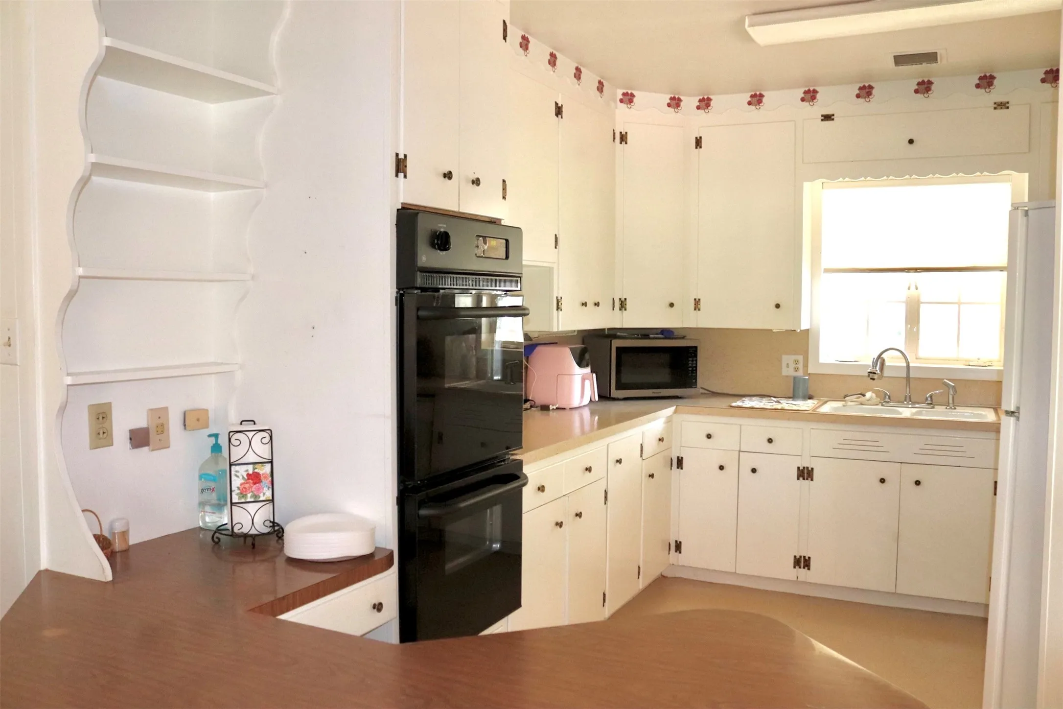 Single Family Residence For Sale in Runnels County , 211 Spill Street, Winters, Texas 79567, 3 Bedroom, 2 Bathroom, 2 Garage spaces, 2,812 Sqft, built in 1975, mls#21258621, Real Estate Agent in Winters, Homes For Sale in Runnels county, Homes For Sale in Winters, Realtor in Winters Texas, Real Estate Brokerage Independent Realty Texas, Luminita Cordes Realtor