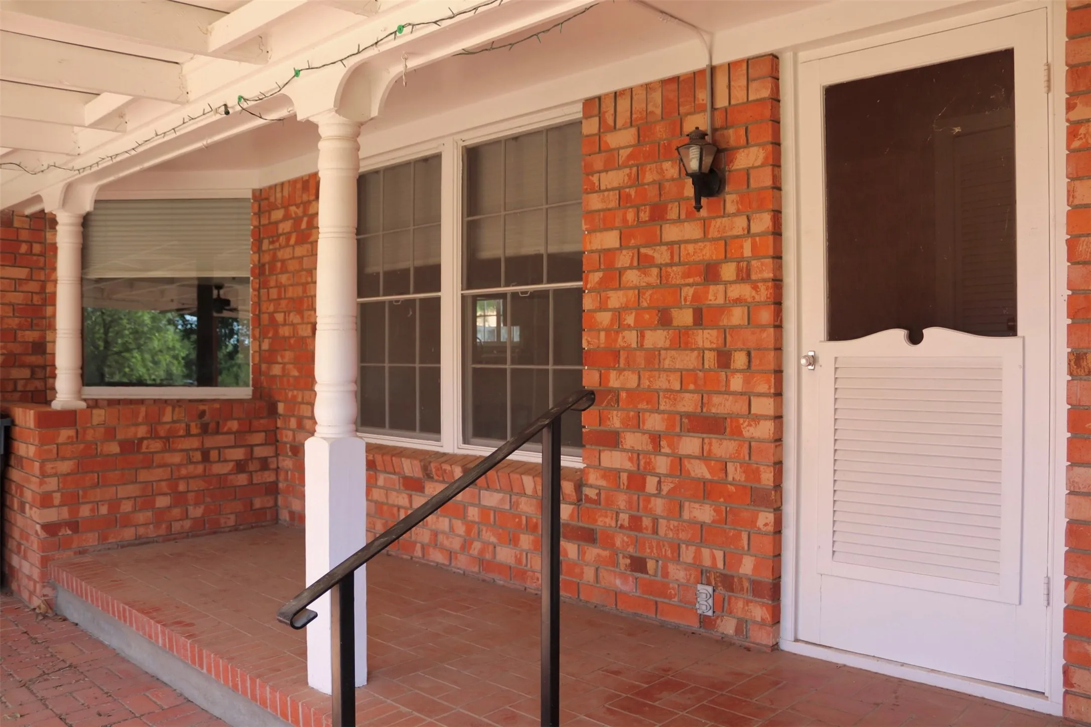 Single Family Residence For Sale in Runnels County , 211 Spill Street, Winters, Texas 79567, 3 Bedroom, 2 Bathroom, 2 Garage spaces, 2,812 Sqft, built in 1975, mls#21258621, Real Estate Agent in Winters, Homes For Sale in Runnels county, Homes For Sale in Winters, Realtor in Winters Texas, Real Estate Brokerage Independent Realty Texas, Luminita Cordes Realtor
