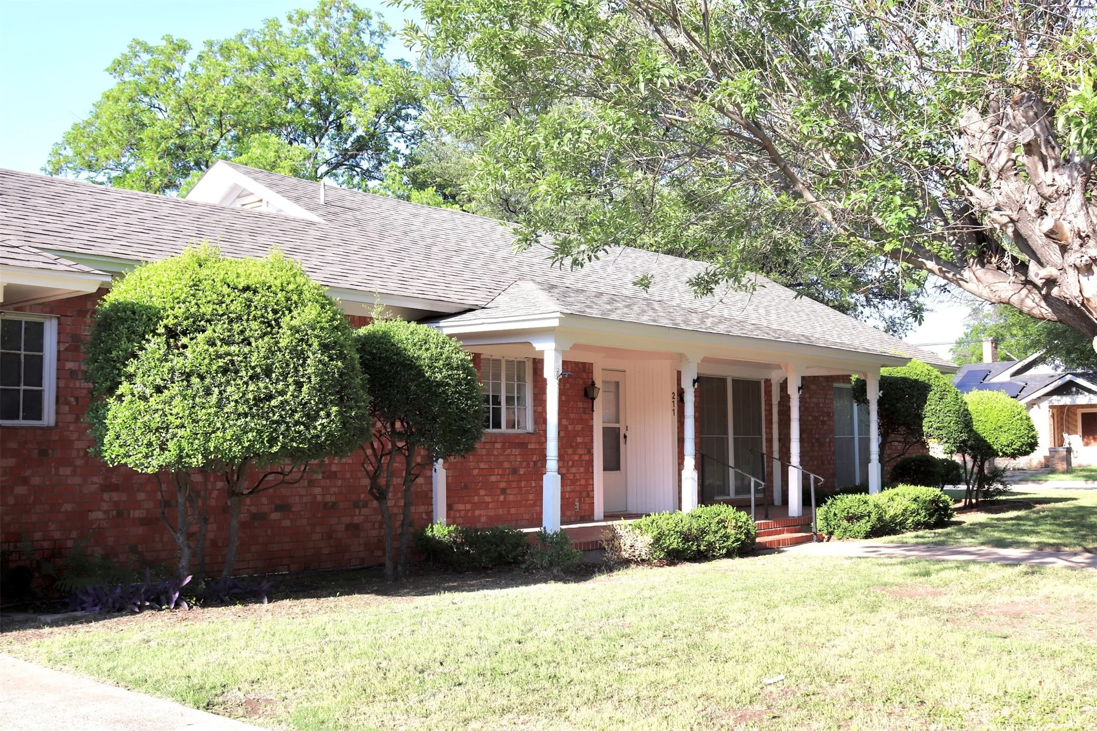 Single Family Residence For Sale in Runnels County , 211 Spill Street, Winters, Texas 79567, 3 Bedroom, 2 Bathroom, 2 Garage spaces, 2,812 Sqft, built in 1975, mls#21258621, Real Estate Agent in Winters, Homes For Sale in Runnels county, Homes For Sale in Winters, Realtor in Winters Texas, Real Estate Brokerage Independent Realty Texas, Luminita Cordes Realtor
