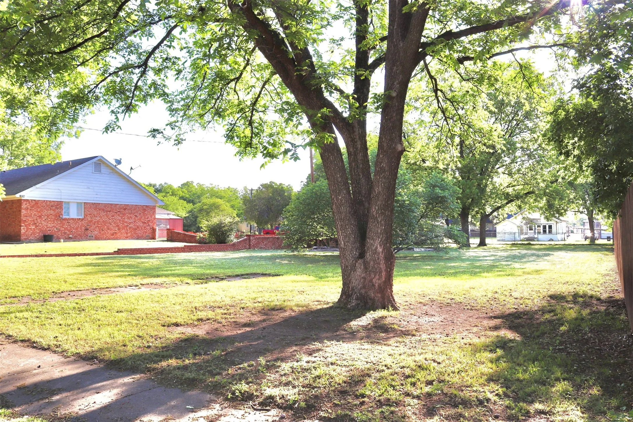 Single Family Residence For Sale in Runnels County , 211 Spill Street, Winters, Texas 79567, 3 Bedroom, 2 Bathroom, 2 Garage spaces, 2,812 Sqft, built in 1975, mls#21258621, Real Estate Agent in Winters, Homes For Sale in Runnels county, Homes For Sale in Winters, Realtor in Winters Texas, Real Estate Brokerage Independent Realty Texas, Luminita Cordes Realtor