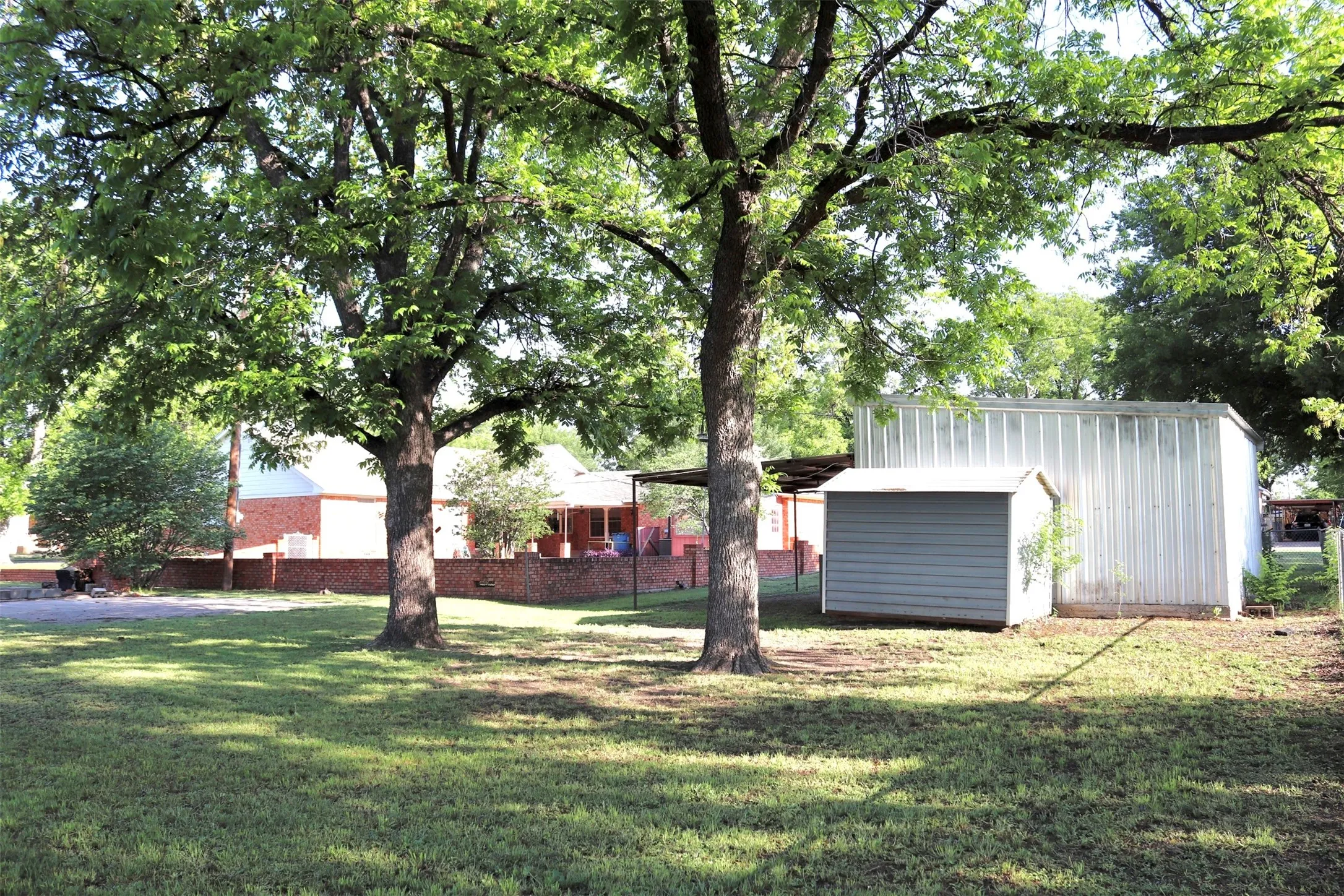 Single Family Residence For Sale in Runnels County , 211 Spill Street, Winters, Texas 79567, 3 Bedroom, 2 Bathroom, 2 Garage spaces, 2,812 Sqft, built in 1975, mls#21258621, Real Estate Agent in Winters, Homes For Sale in Runnels county, Homes For Sale in Winters, Realtor in Winters Texas, Real Estate Brokerage Independent Realty Texas, Luminita Cordes Realtor