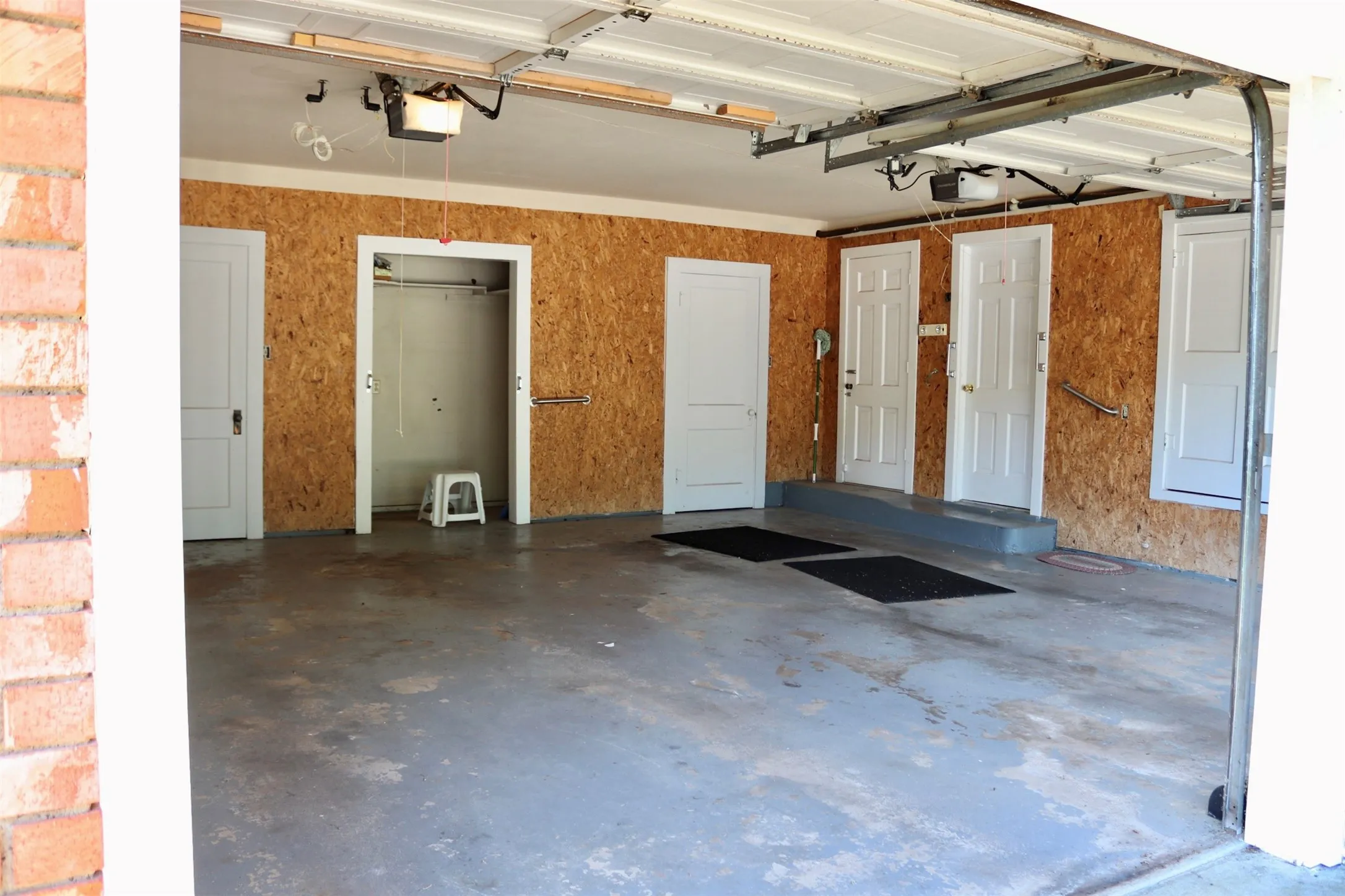 Single Family Residence For Sale in Runnels County , 211 Spill Street, Winters, Texas 79567, 3 Bedroom, 2 Bathroom, 2 Garage spaces, 2,812 Sqft, built in 1975, mls#21258621, Real Estate Agent in Winters, Homes For Sale in Runnels county, Homes For Sale in Winters, Realtor in Winters Texas, Real Estate Brokerage Independent Realty Texas, Luminita Cordes Realtor