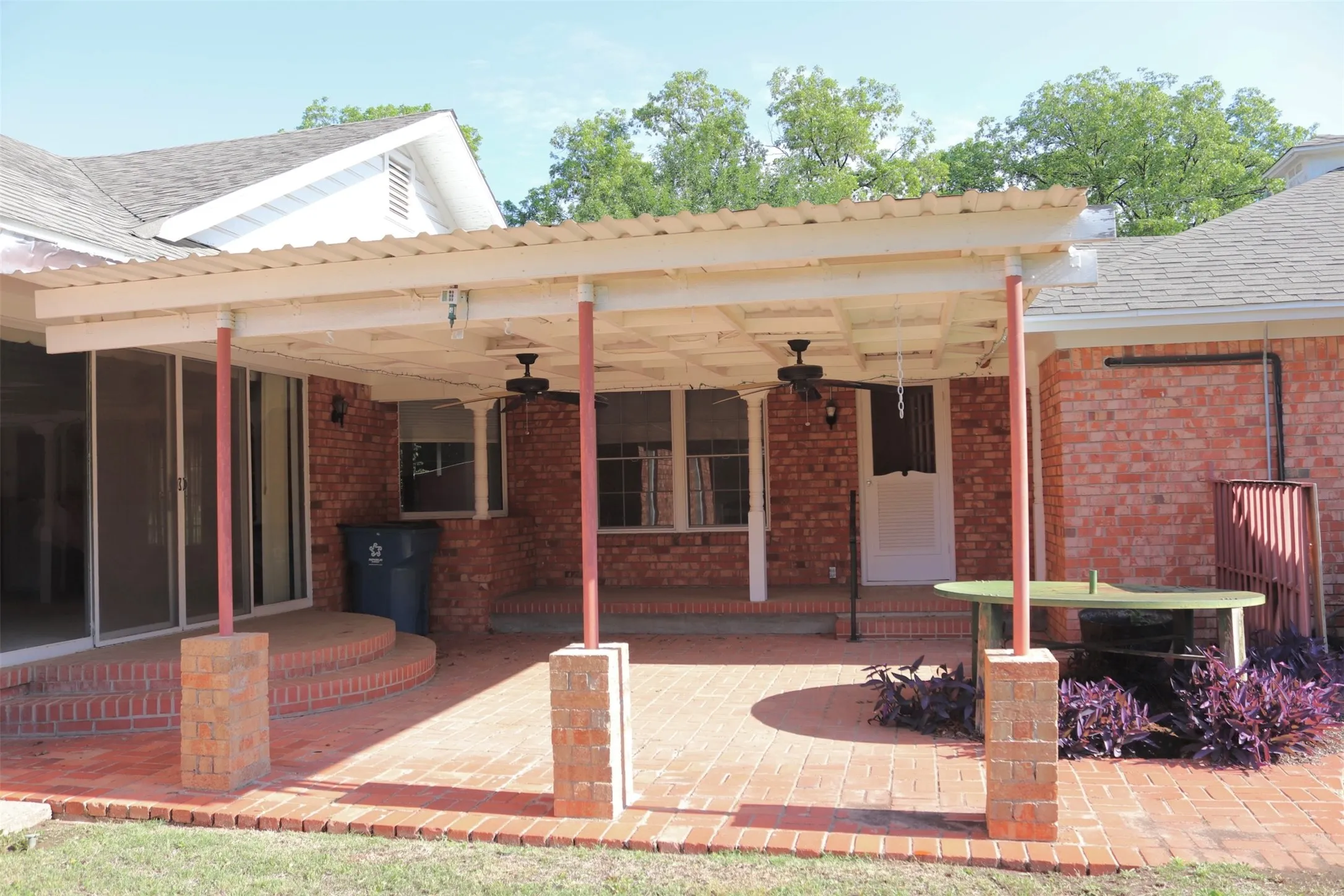 Single Family Residence For Sale in Runnels County , 211 Spill Street, Winters, Texas 79567, 3 Bedroom, 2 Bathroom, 2 Garage spaces, 2,812 Sqft, built in 1975, mls#21258621, Real Estate Agent in Winters, Homes For Sale in Runnels county, Homes For Sale in Winters, Realtor in Winters Texas, Real Estate Brokerage Independent Realty Texas, Luminita Cordes Realtor