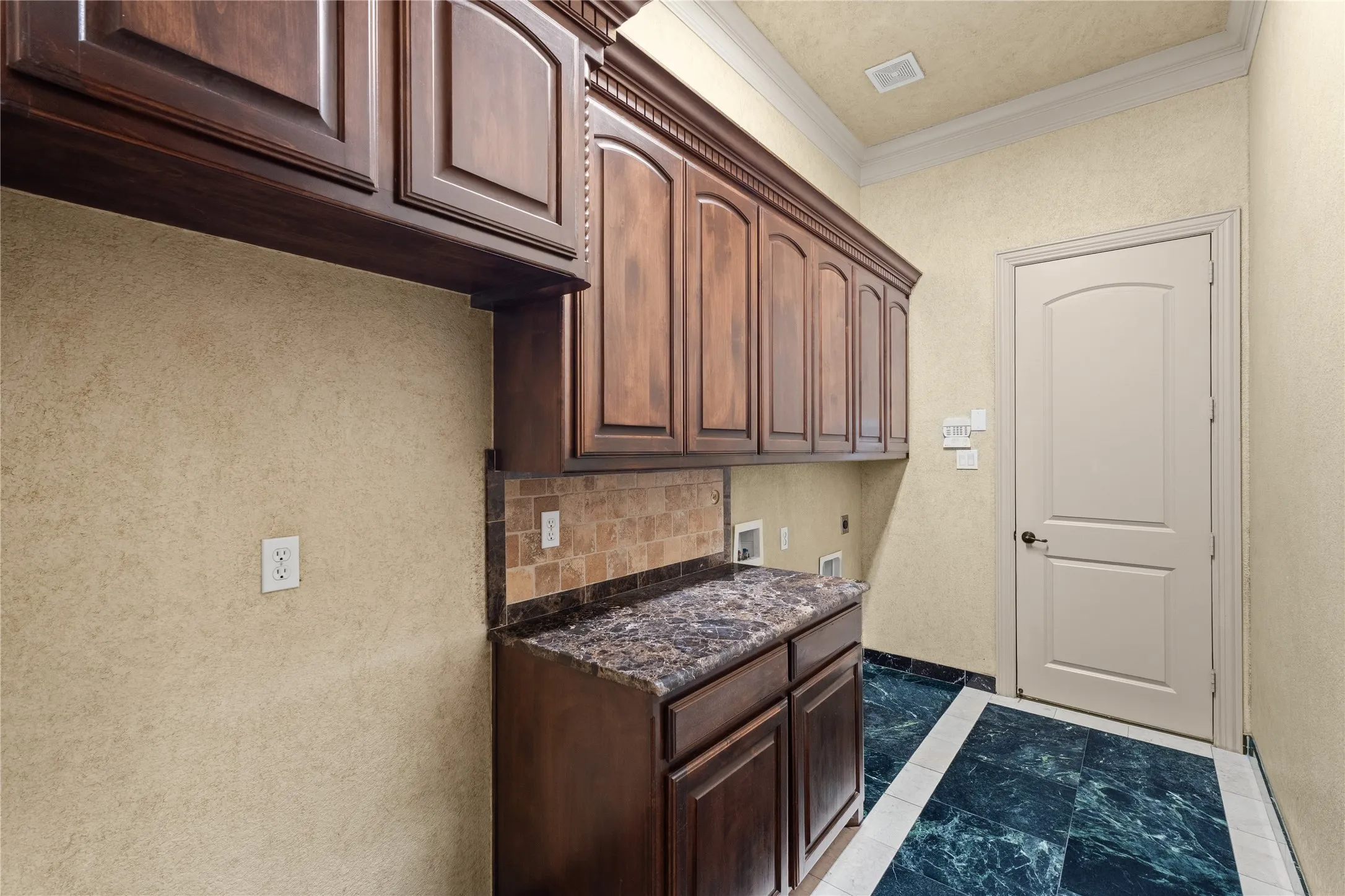 Single Family Residence For Sale in Tarrant County , 1206 Genesis Drive, Mansfield, Texas 76063, 5 Bedroom, 5 Bathroom, 3 Garage spaces, 4,232 Sqft, built in 2011, Preowned, mls#21258121, Real Estate Agent in Mansfield, Homes For Sale in Tarrant county, Homes For Sale in Mansfield, Realtor in Mansfield Texas, Real Estate Brokerage Independent Realty Texas, Luminita Cordes Realtor