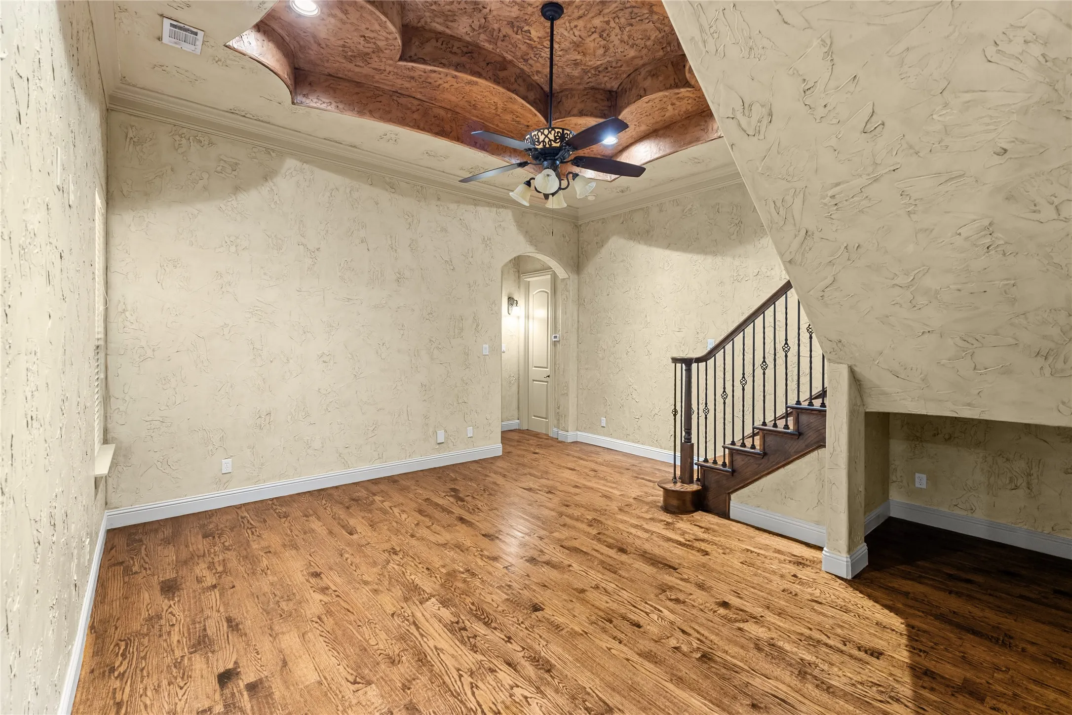 Single Family Residence For Sale in Tarrant County , 1206 Genesis Drive, Mansfield, Texas 76063, 5 Bedroom, 5 Bathroom, 3 Garage spaces, 4,232 Sqft, built in 2011, Preowned, mls#21258121, Real Estate Agent in Mansfield, Homes For Sale in Tarrant county, Homes For Sale in Mansfield, Realtor in Mansfield Texas, Real Estate Brokerage Independent Realty Texas, Luminita Cordes Realtor
