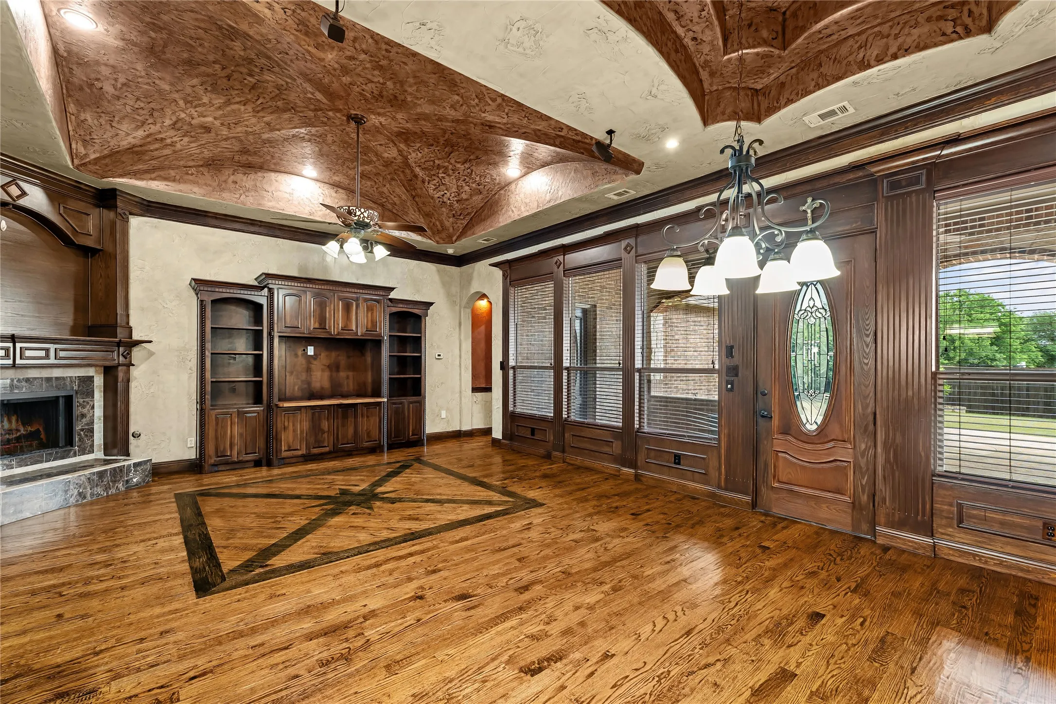 Single Family Residence For Sale in Tarrant County , 1206 Genesis Drive, Mansfield, Texas 76063, 5 Bedroom, 5 Bathroom, 3 Garage spaces, 4,232 Sqft, built in 2011, Preowned, mls#21258121, Real Estate Agent in Mansfield, Homes For Sale in Tarrant county, Homes For Sale in Mansfield, Realtor in Mansfield Texas, Real Estate Brokerage Independent Realty Texas, Luminita Cordes Realtor