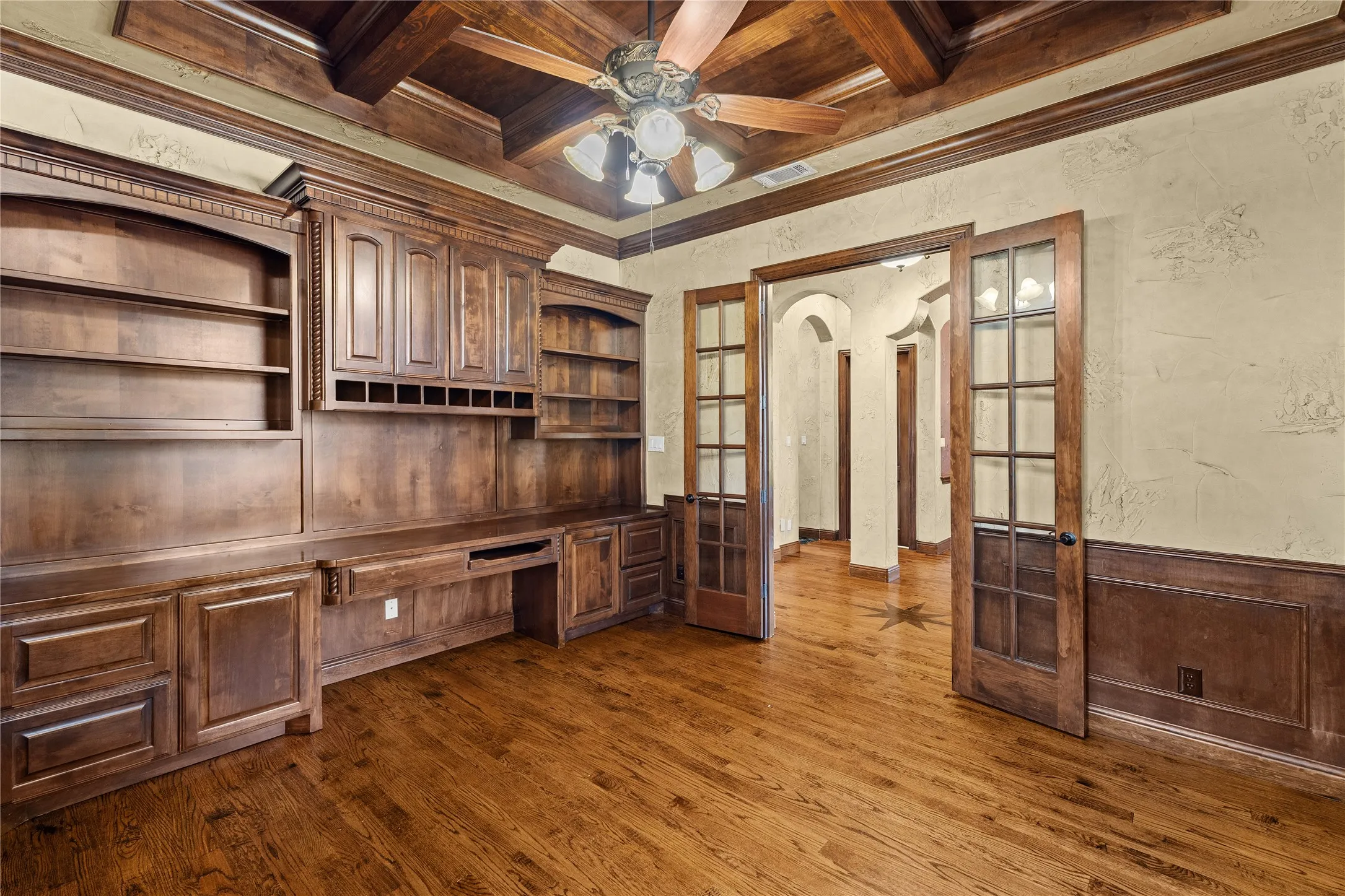 Single Family Residence For Sale in Tarrant County , 1206 Genesis Drive, Mansfield, Texas 76063, 5 Bedroom, 5 Bathroom, 3 Garage spaces, 4,232 Sqft, built in 2011, Preowned, mls#21258121, Real Estate Agent in Mansfield, Homes For Sale in Tarrant county, Homes For Sale in Mansfield, Realtor in Mansfield Texas, Real Estate Brokerage Independent Realty Texas, Luminita Cordes Realtor
