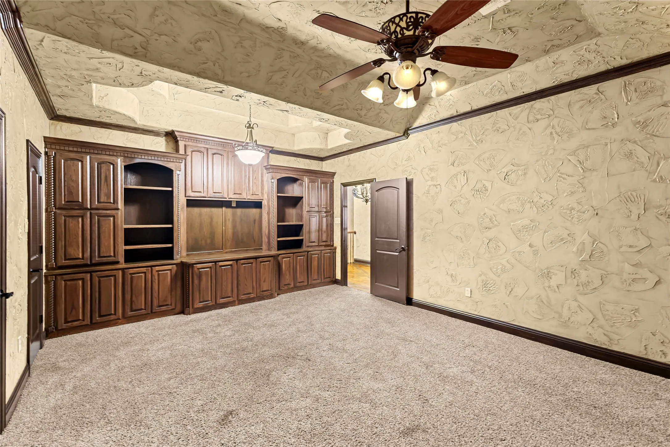 Single Family Residence For Sale in Tarrant County , 1206 Genesis Drive, Mansfield, Texas 76063, 5 Bedroom, 5 Bathroom, 3 Garage spaces, 4,232 Sqft, built in 2011, Preowned, mls#21258121, Real Estate Agent in Mansfield, Homes For Sale in Tarrant county, Homes For Sale in Mansfield, Realtor in Mansfield Texas, Real Estate Brokerage Independent Realty Texas, Luminita Cordes Realtor