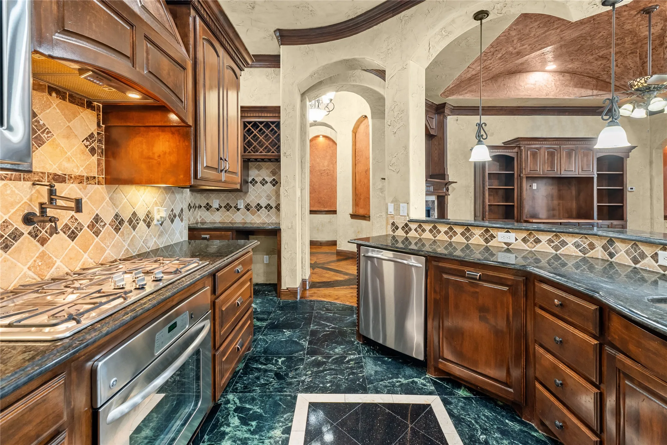 Single Family Residence For Sale in Tarrant County , 1206 Genesis Drive, Mansfield, Texas 76063, 5 Bedroom, 5 Bathroom, 3 Garage spaces, 4,232 Sqft, built in 2011, Preowned, mls#21258121, Real Estate Agent in Mansfield, Homes For Sale in Tarrant county, Homes For Sale in Mansfield, Realtor in Mansfield Texas, Real Estate Brokerage Independent Realty Texas, Luminita Cordes Realtor