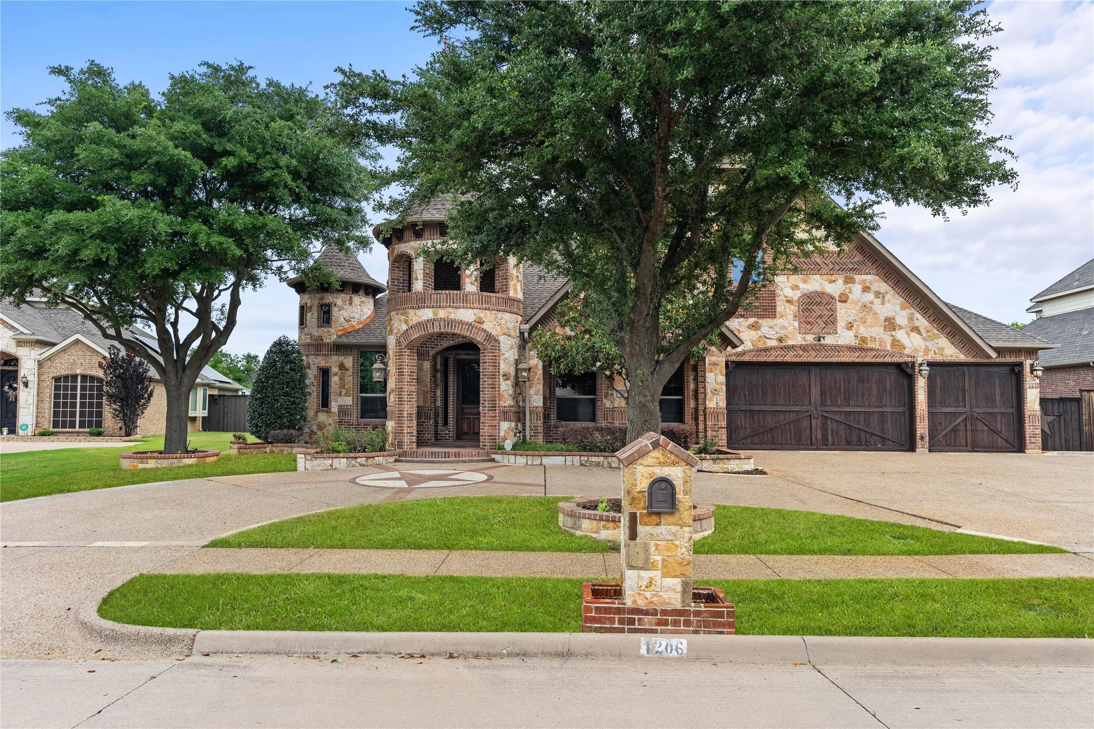 Single Family Residence For Sale in Tarrant County , 1206 Genesis Drive, Mansfield, Texas 76063, 5 Bedroom, 5 Bathroom, 3 Garage spaces, 4,232 Sqft, built in 2011, Preowned, mls#21258121, Real Estate Agent in Mansfield, Homes For Sale in Tarrant county, Homes For Sale in Mansfield, Realtor in Mansfield Texas, Real Estate Brokerage Independent Realty Texas, Luminita Cordes Realtor