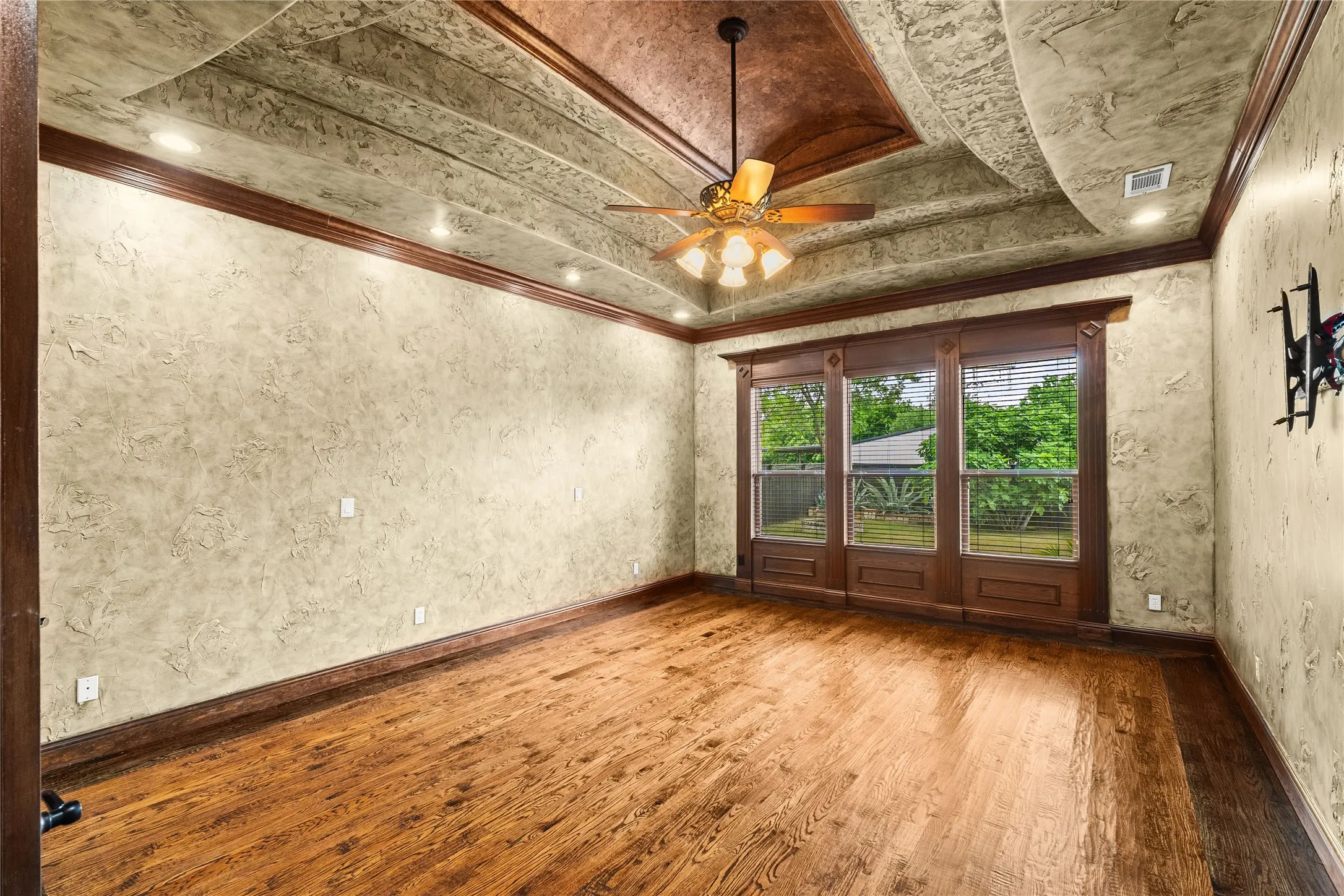 Single Family Residence For Sale in Tarrant County , 1206 Genesis Drive, Mansfield, Texas 76063, 5 Bedroom, 5 Bathroom, 3 Garage spaces, 4,232 Sqft, built in 2011, Preowned, mls#21258121, Real Estate Agent in Mansfield, Homes For Sale in Tarrant county, Homes For Sale in Mansfield, Realtor in Mansfield Texas, Real Estate Brokerage Independent Realty Texas, Luminita Cordes Realtor