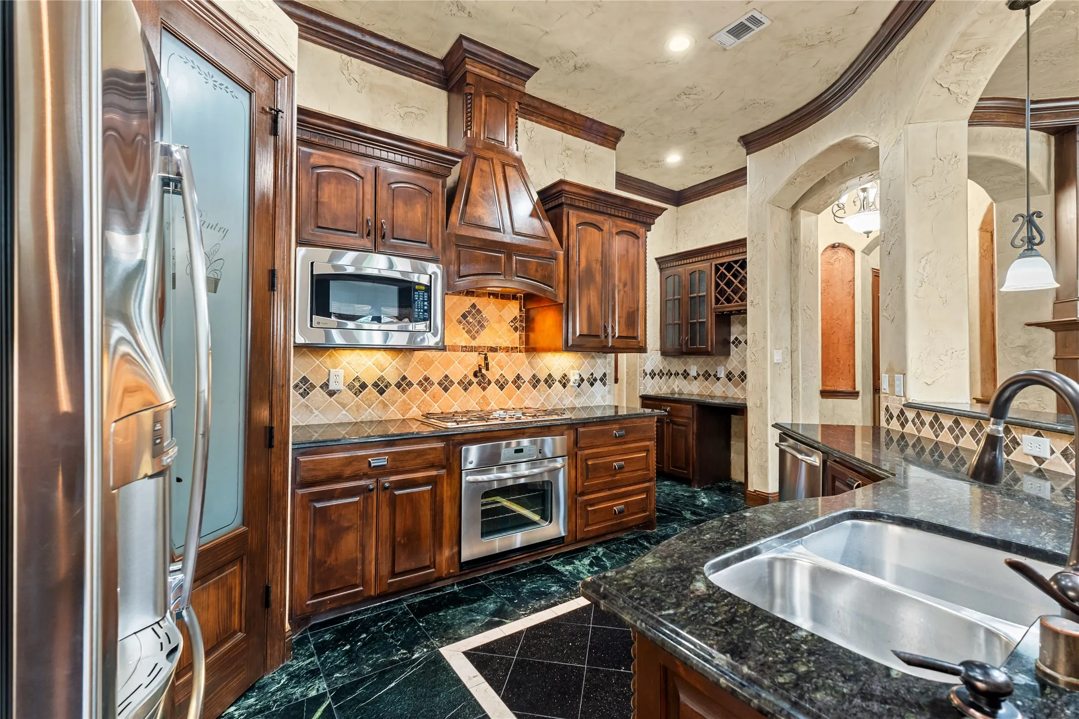 Single Family Residence For Sale in Tarrant County , 1206 Genesis Drive, Mansfield, Texas 76063, 5 Bedroom, 5 Bathroom, 3 Garage spaces, 4,232 Sqft, built in 2011, Preowned, mls#21258121, Real Estate Agent in Mansfield, Homes For Sale in Tarrant county, Homes For Sale in Mansfield, Realtor in Mansfield Texas, Real Estate Brokerage Independent Realty Texas, Luminita Cordes Realtor