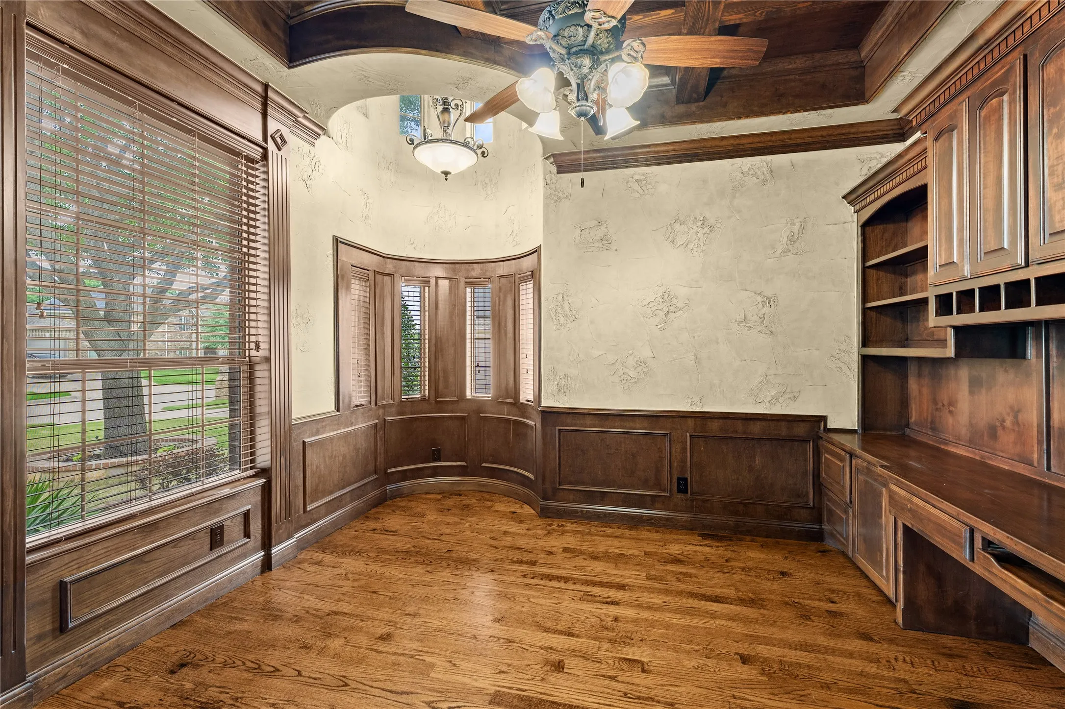 Single Family Residence For Sale in Tarrant County , 1206 Genesis Drive, Mansfield, Texas 76063, 5 Bedroom, 5 Bathroom, 3 Garage spaces, 4,232 Sqft, built in 2011, Preowned, mls#21258121, Real Estate Agent in Mansfield, Homes For Sale in Tarrant county, Homes For Sale in Mansfield, Realtor in Mansfield Texas, Real Estate Brokerage Independent Realty Texas, Luminita Cordes Realtor