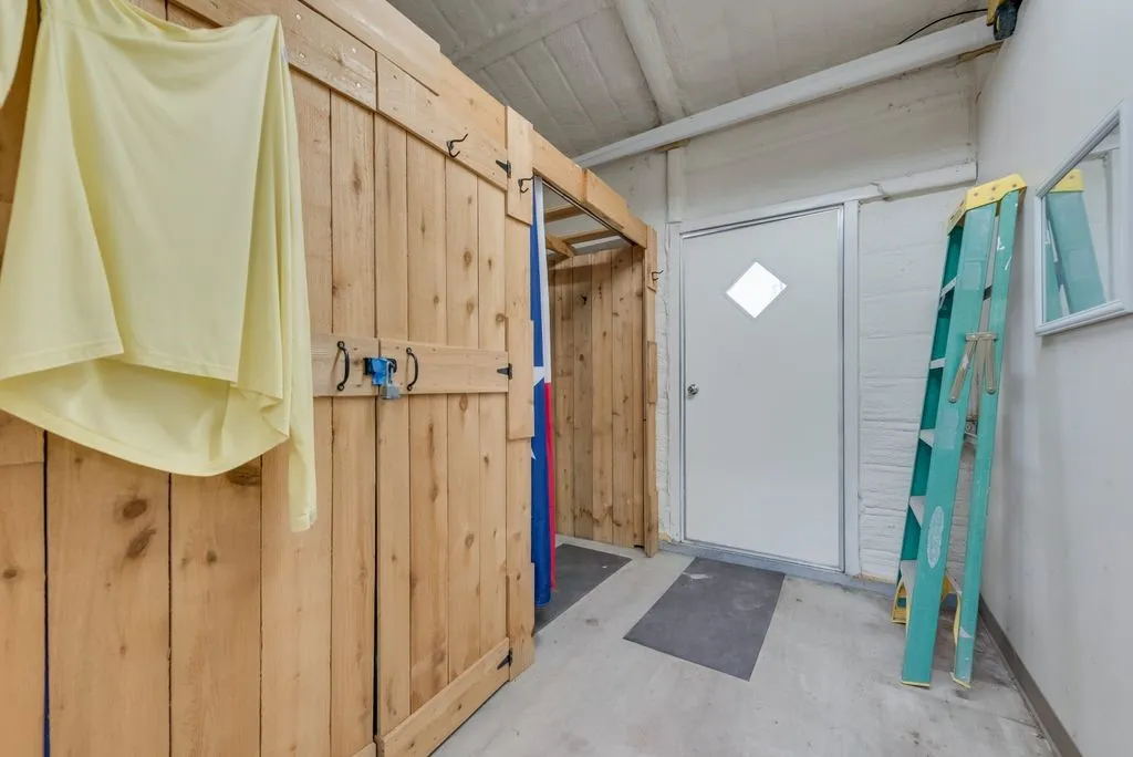 Workshop with Heat & AC & Foam Insulation 20x30 & Data Cable
