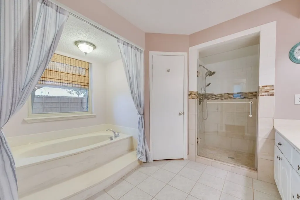 Deep Marble Garden Tub