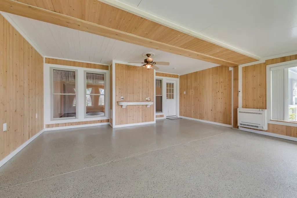 Single Family Residence For Sale in Ellis County , 834 Rock Creek Lane, Red Oak, Texas 75154, 4 Bedroom, 3 Bathroom, 4 Garage spaces, 2,699 Sqft, built in 1988, Preowned, mls#21255971, Real Estate Agent in Red Oak, Homes For Sale in Ellis county, Homes For Sale in Red Oak, Realtor in Red Oak Texas, Real Estate Brokerage Independent Realty Texas, Luminita Cordes Realtor