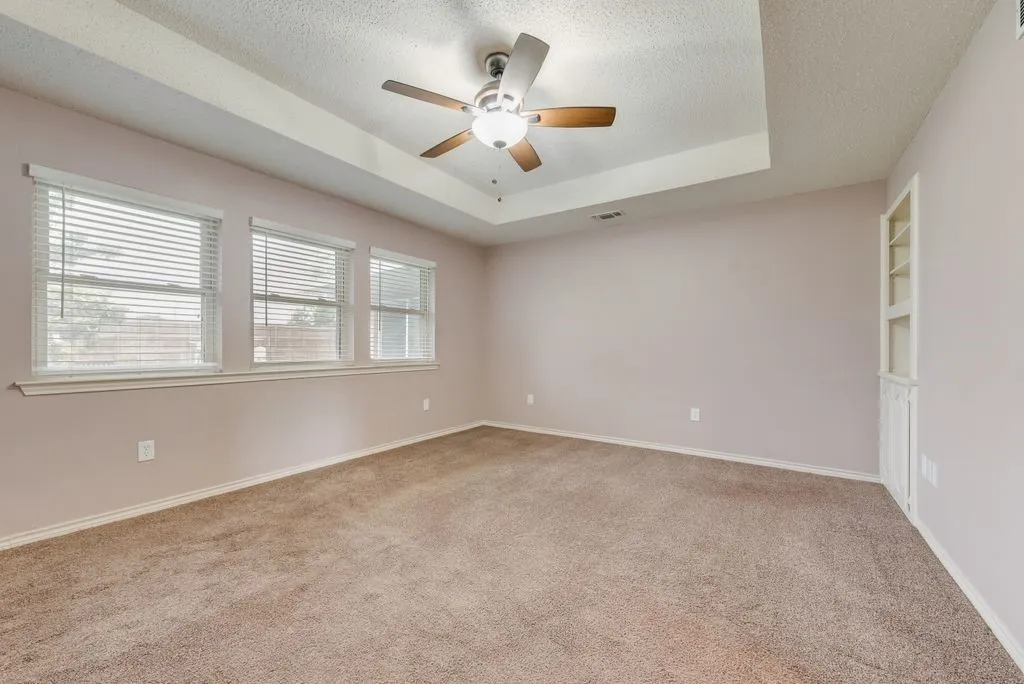 Single Family Residence For Sale in Ellis County , 834 Rock Creek Lane, Red Oak, Texas 75154, 4 Bedroom, 3 Bathroom, 4 Garage spaces, 2,699 Sqft, built in 1988, Preowned, mls#21255971, Real Estate Agent in Red Oak, Homes For Sale in Ellis county, Homes For Sale in Red Oak, Realtor in Red Oak Texas, Real Estate Brokerage Independent Realty Texas, Luminita Cordes Realtor