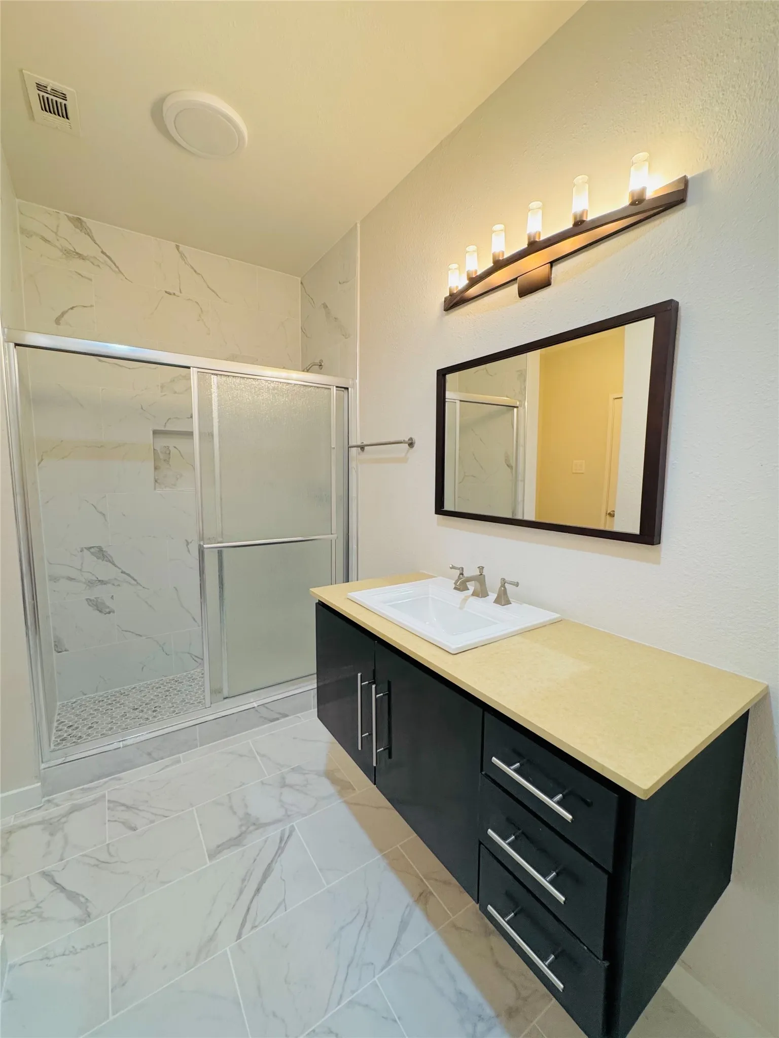 Guest Full Bathroom