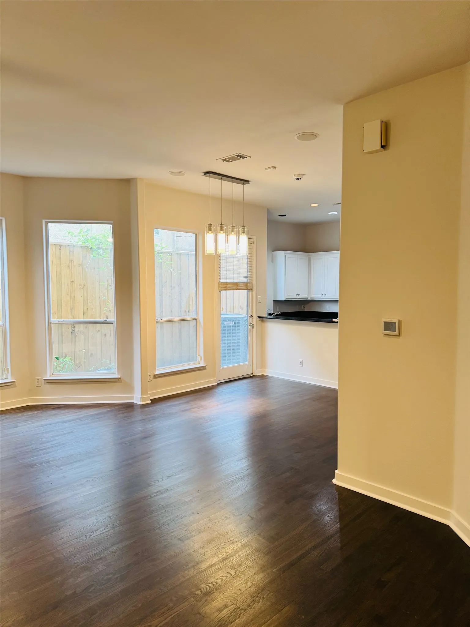 Single Family Residence For Rent in Dallas County , 4119 Throckmorton Street, Dallas, Texas 75219, 3 Bedroom, 3 Bathroom, 2 Garage spaces, 2,070 Sqft, built in 1997, mls#21258729, Real Estate Agent in Dallas, Homes For Rent in Dallas county, Homes For Rent in Dallas, Realtor in Dallas Texas, Real Estate Brokerage Independent Realty Texas, Luminita Cordes Realtor